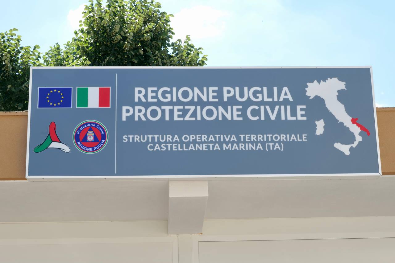 Galleria Il presidente Emiliano ha inaugurato il presidio logistico operativo territoriale di Castellaneta Marina, secondo PLOT di Protezione Civile a diventare operativo - Diapositiva 2 di 15