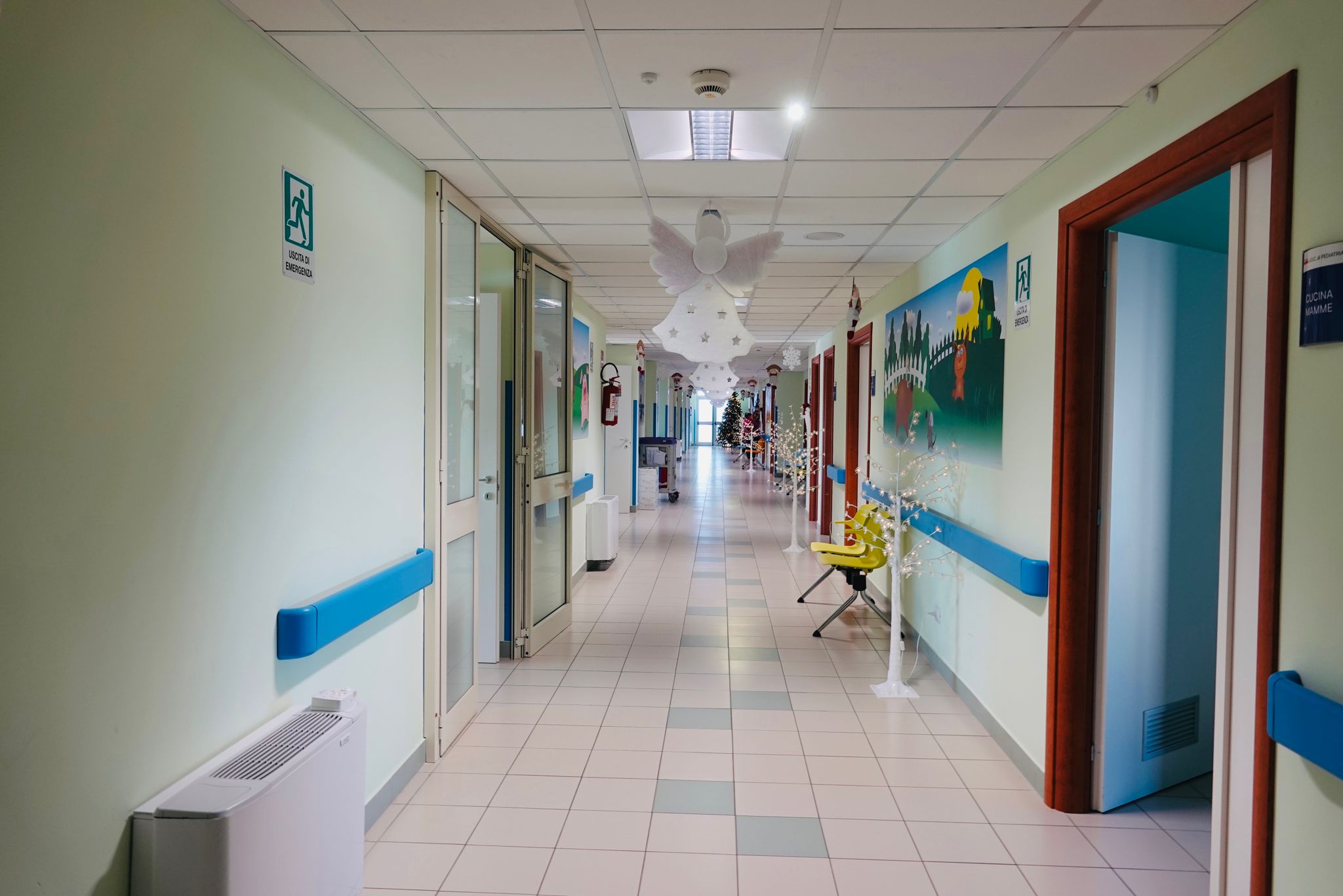 Galleria FRANCAVILLA FONTANA, IL PRESIDENTE EMILIANO INAUGURA IL REPARTO DI ONCOLOGIA DELL'OSPEDALE 