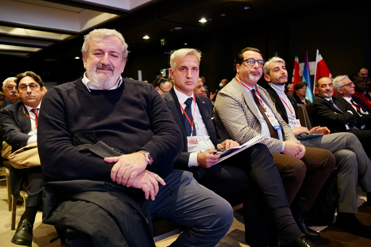 Galleria Il presidente Emiliano al XIII Congresso della Cgil Puglia - Diapositiva 1 di 9