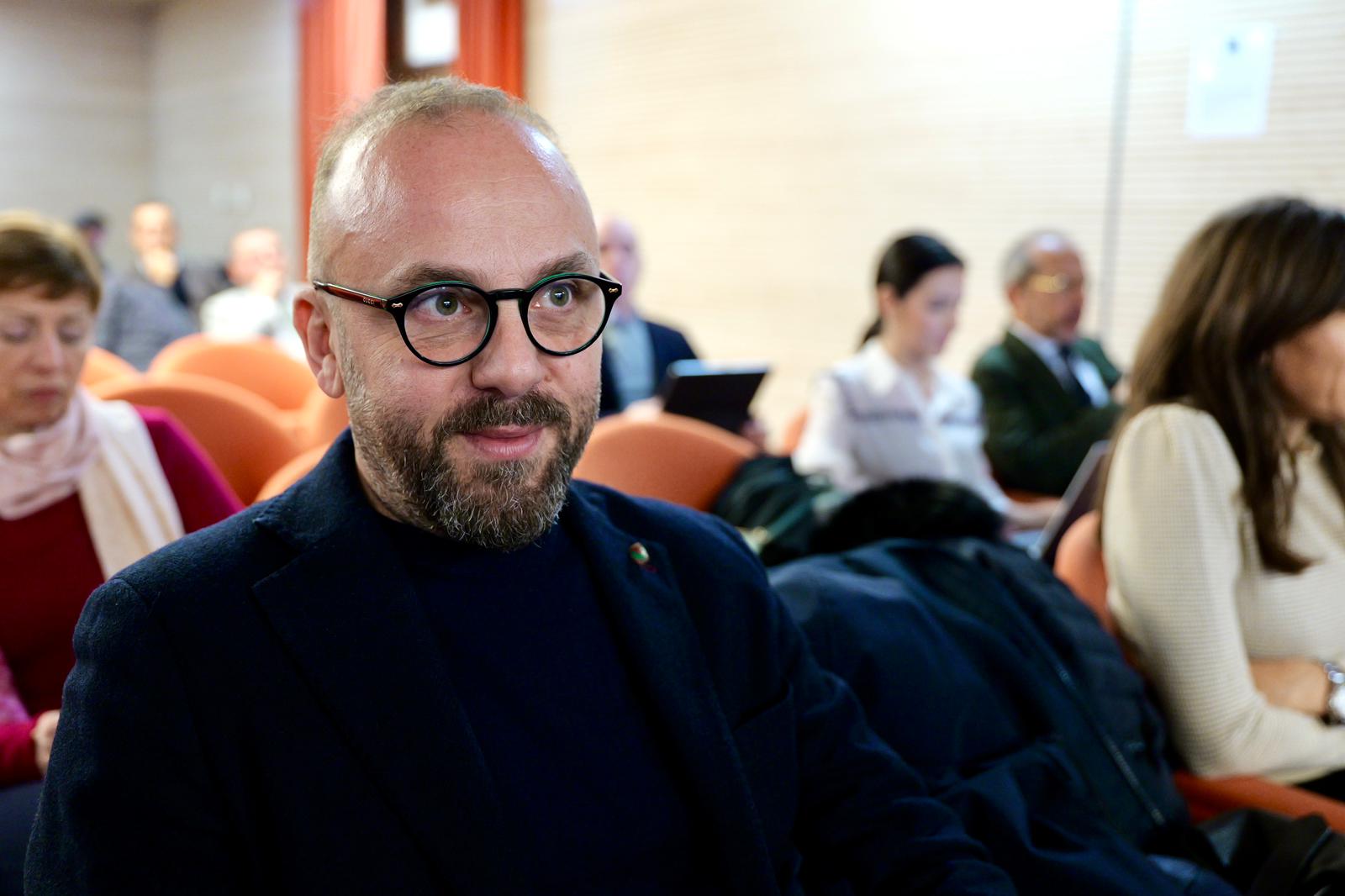 Galleria IL PRESIDENTE EMILIANO ALLA RIUNIONE DELL’UNITÀ DI COORDINAMENTO DELLA RETE ONCOLOGICA PUGLIESE: “PUNTARE ANCORA DI PIÙ SUI CENTRI DI ORIENTAMENTO” - Diapositiva 2 di 14