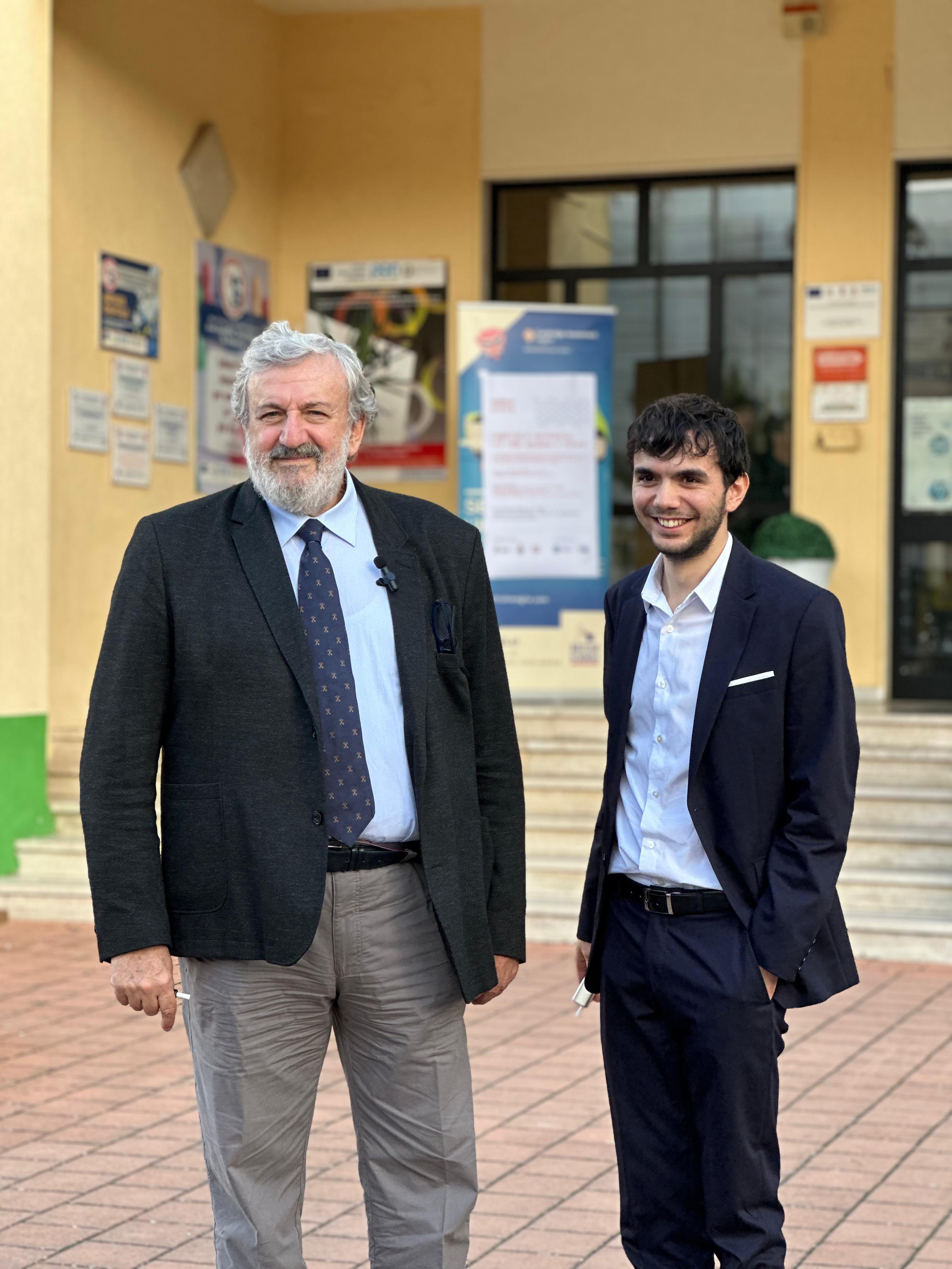 Galleria Tricase, Emiliano al liceo Stampacchia per dialogare con i giovani su legalità e territorio: “Il rispetto dei diritti è il modo per ricostruire la felicità” &nbsp; - Diapositiva 3 di 6