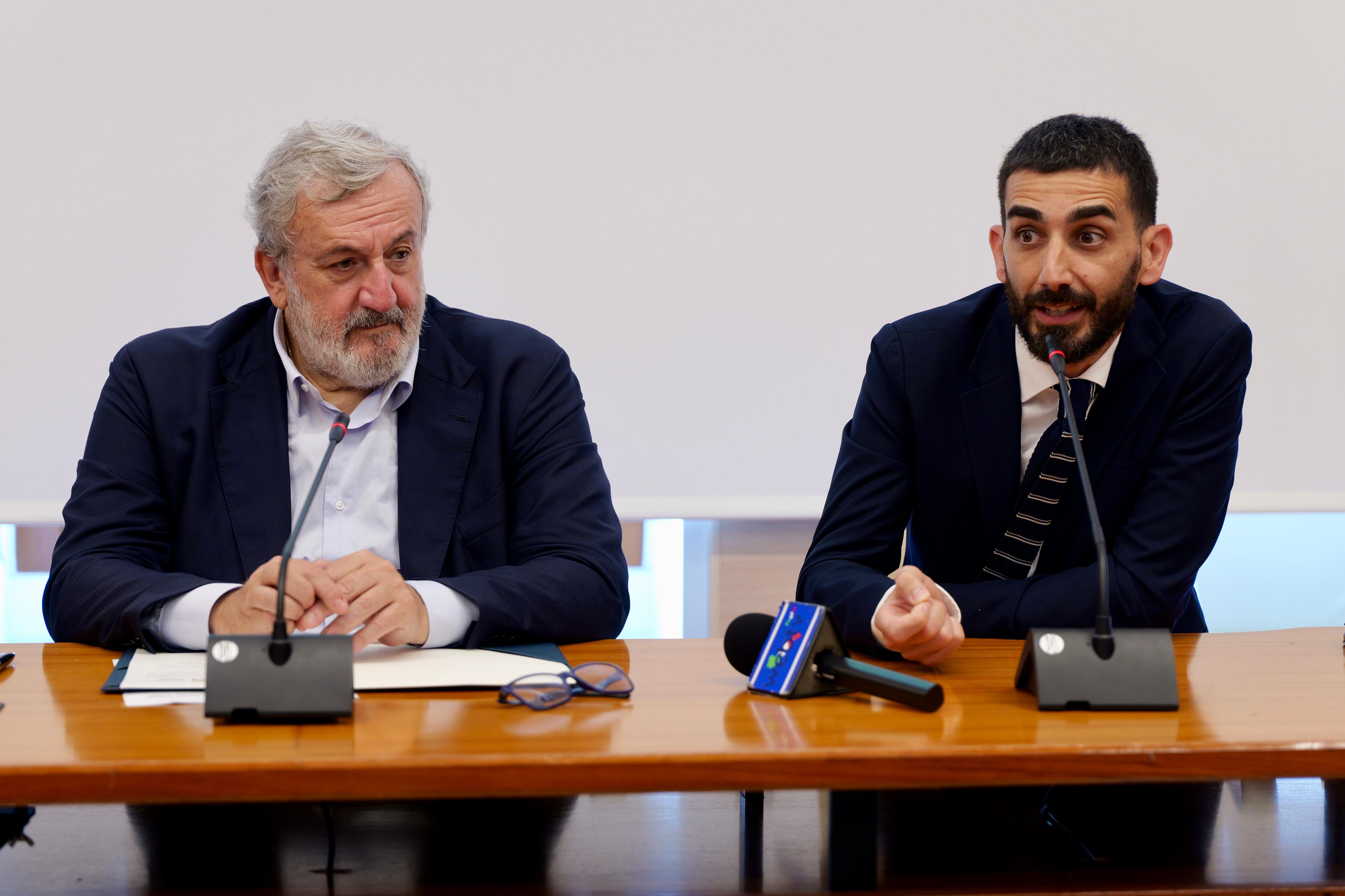 Galleria SICUREZZA INFORMATICA, SIGLATO IL PROTOCOLLO D’INTESA TRA REGIONE PUGLIA E POLIZIA DI STATO PER LA PREVENZIONE DEI CRIMINI INFORMATICI SUI SISTEMI REGIONALI E DELLE TRUFFE ONLINE - Diapositiva 7 di 10