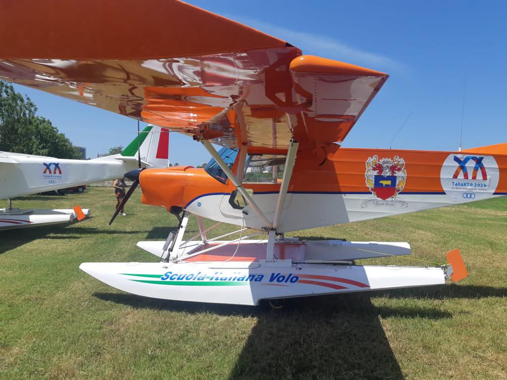 Galleria Idrovolanti con la livrea Taranto 2026 in volo  fra Puglia e Albania - Diapositiva 5 di 6