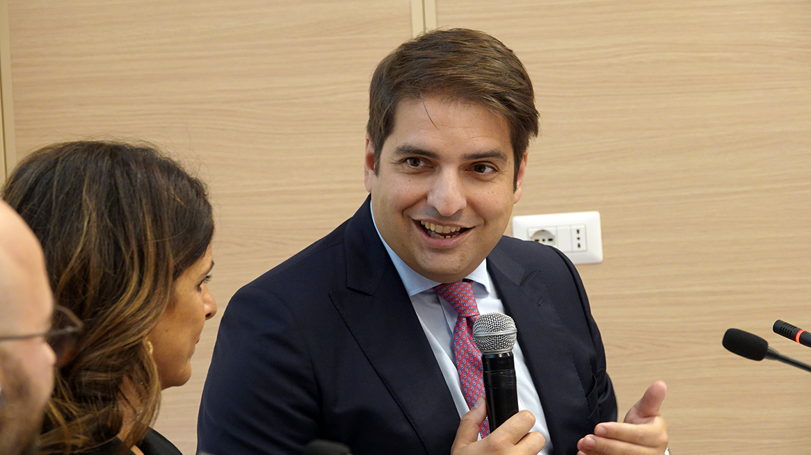 Galleria MANIBUS Festival Internazionale di Arte e Impresa: Regione Puglia e i Comuni di Fasano e Monopoli hanno ufficialmente aperto la prima edizione - Diapositiva 3 di 10