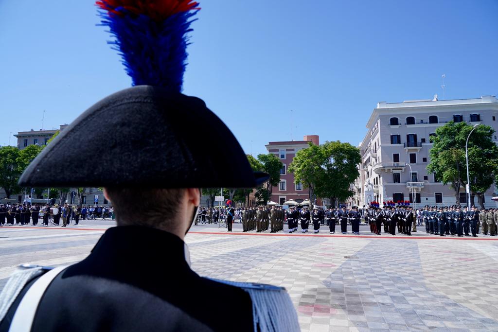 Galleria CELEBRAZIONI DEL 77° ANNIVERSARIO DELLA FONDAZIONE DELLA REPUBBLICA A BARI. EMILIANO: “RICORRENZA CELEBRATA TUTTO L’ANNO DA CHI SVOLGE IL PROPRIO DOVERE” - Diapositiva 8 di 12