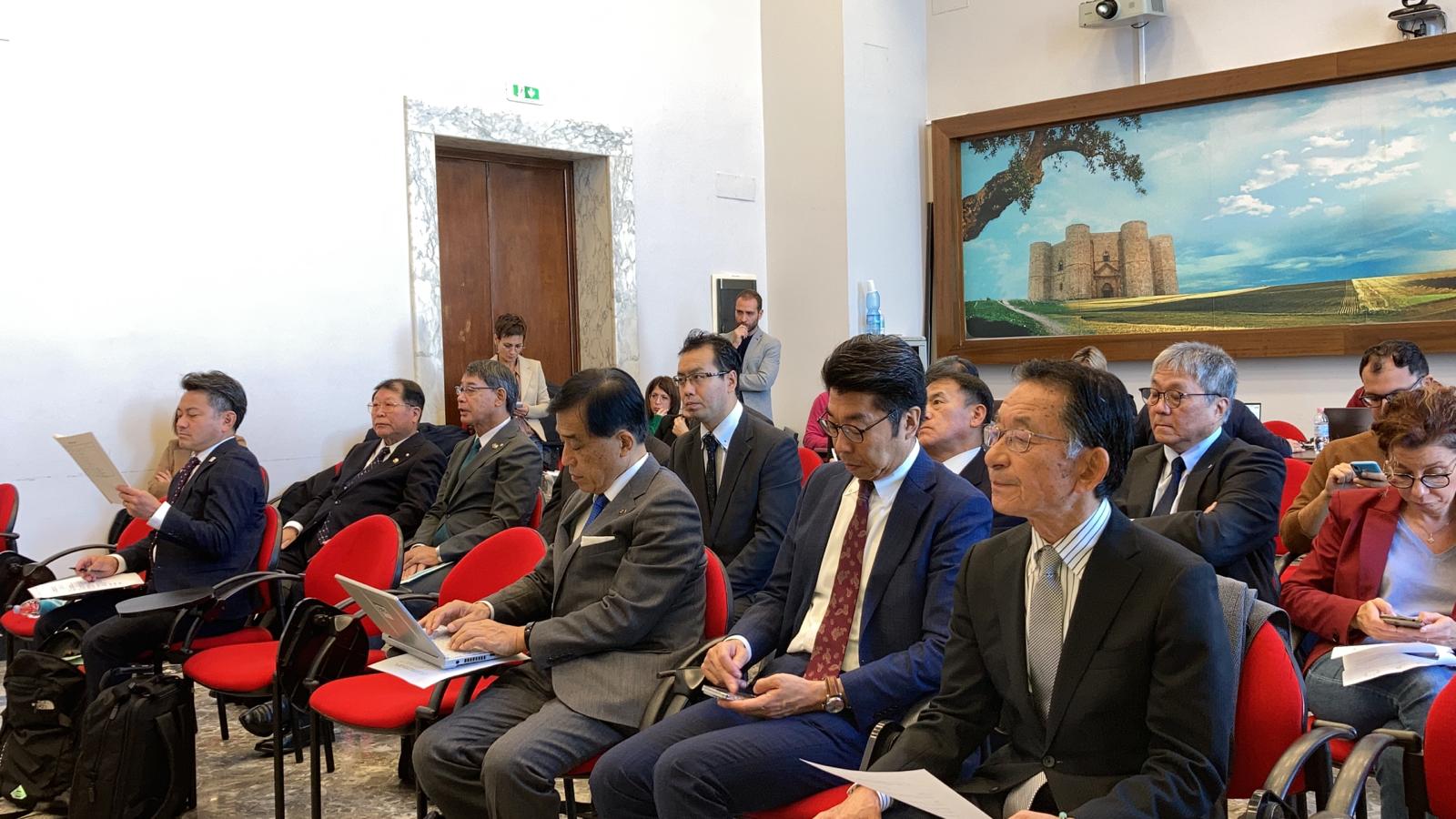 Galleria Patto di Amicizia tra Regione Puglia e la Prefettura di Saga: oggi a Bari una delegazione di 20 sindaci giapponesi per siglare un accordo di cooperazione e partenariato in ambito agricolo e agroalimentare - Diapositiva 11 di 12