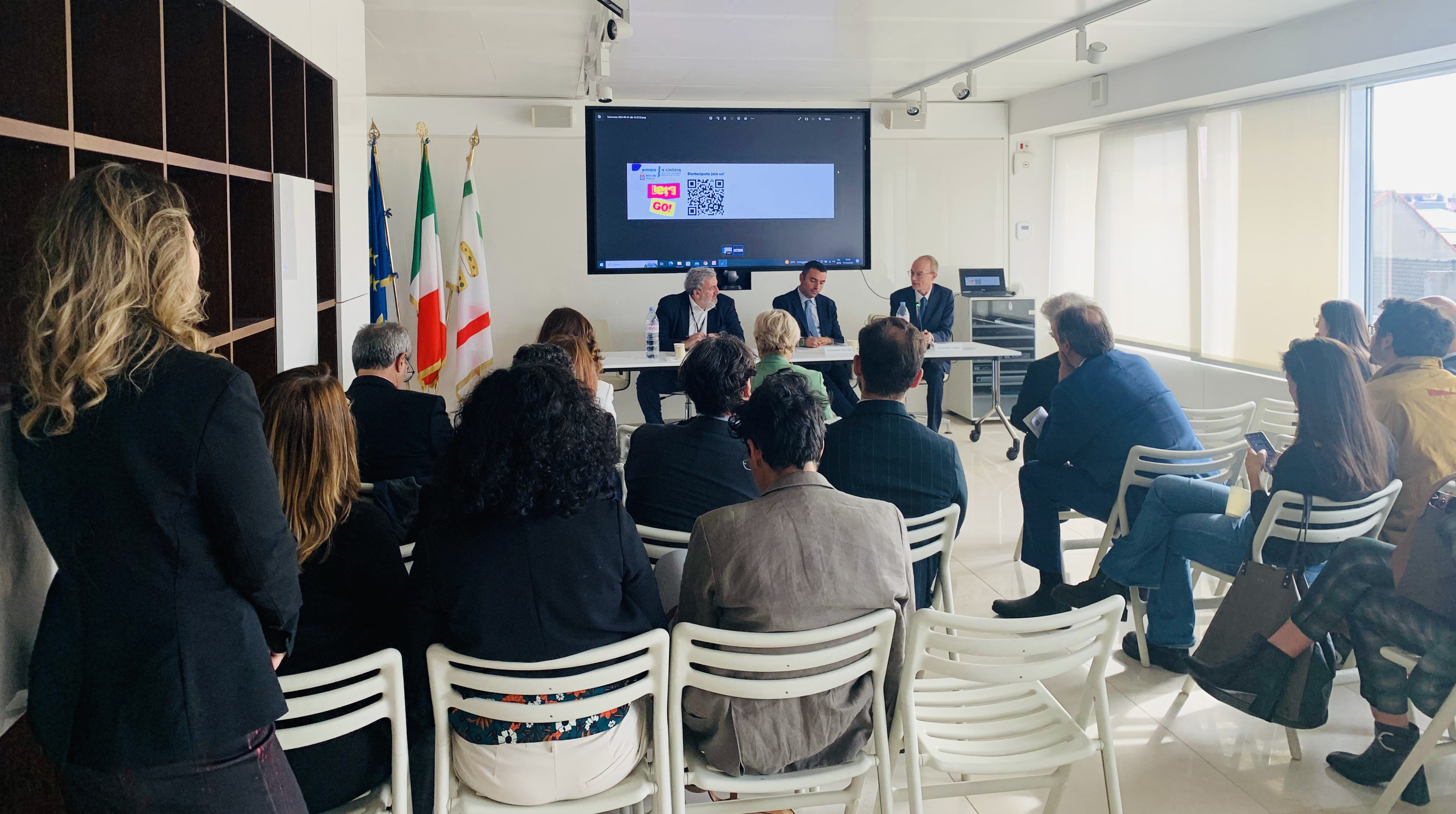 Galleria Emiliano e Delli Noci a Bruxelles per presentare #mareAsinistra - Diapositiva 1 di 4