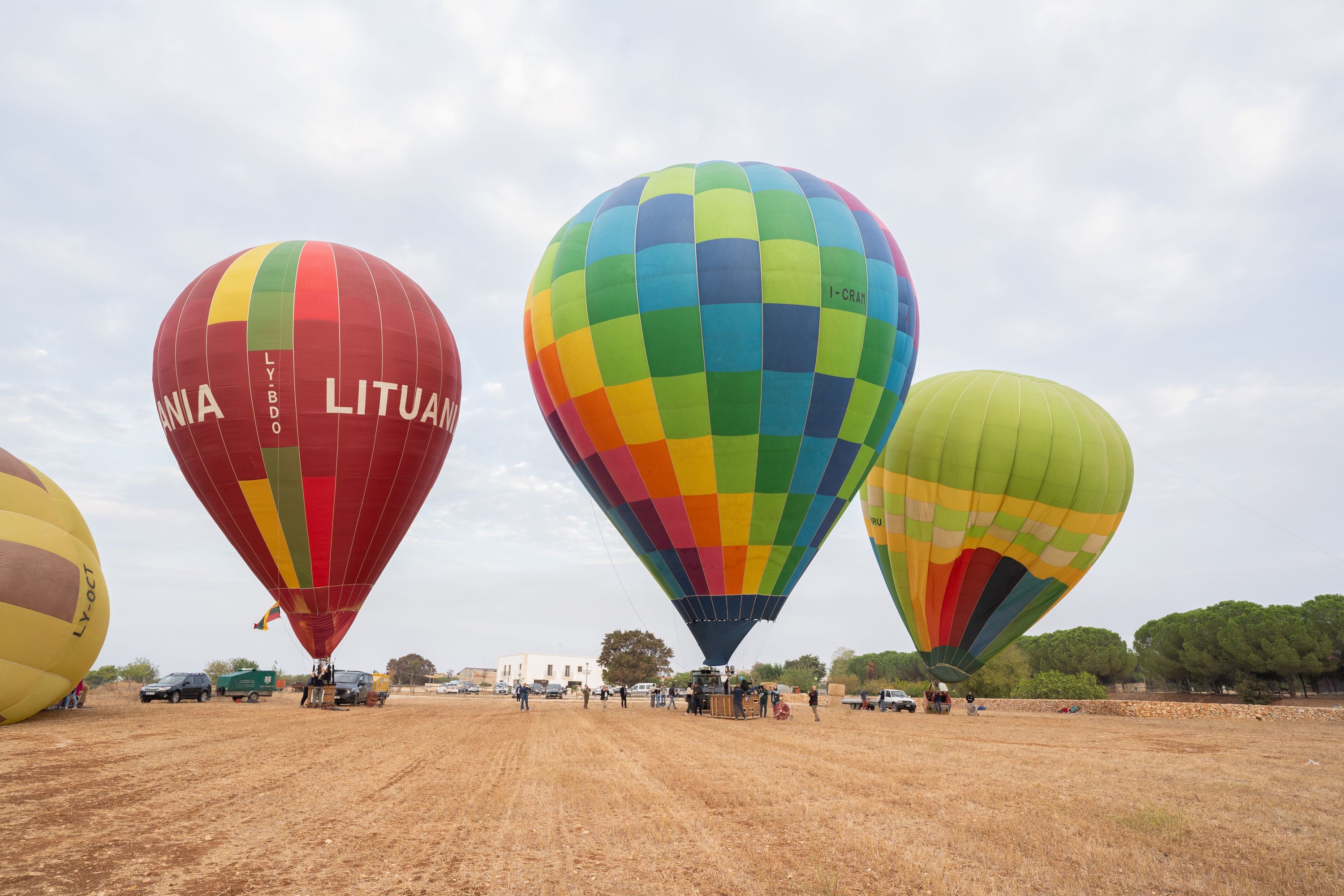 Galleria Nella Terra delle Gravine ritorna il “Canyon Balloon Festival”. Dal 4 al 6 ottobre 2024 le mongolfiere da tutta Europa coloreranno i cieli pugliesi - Diapositiva 1 di 5