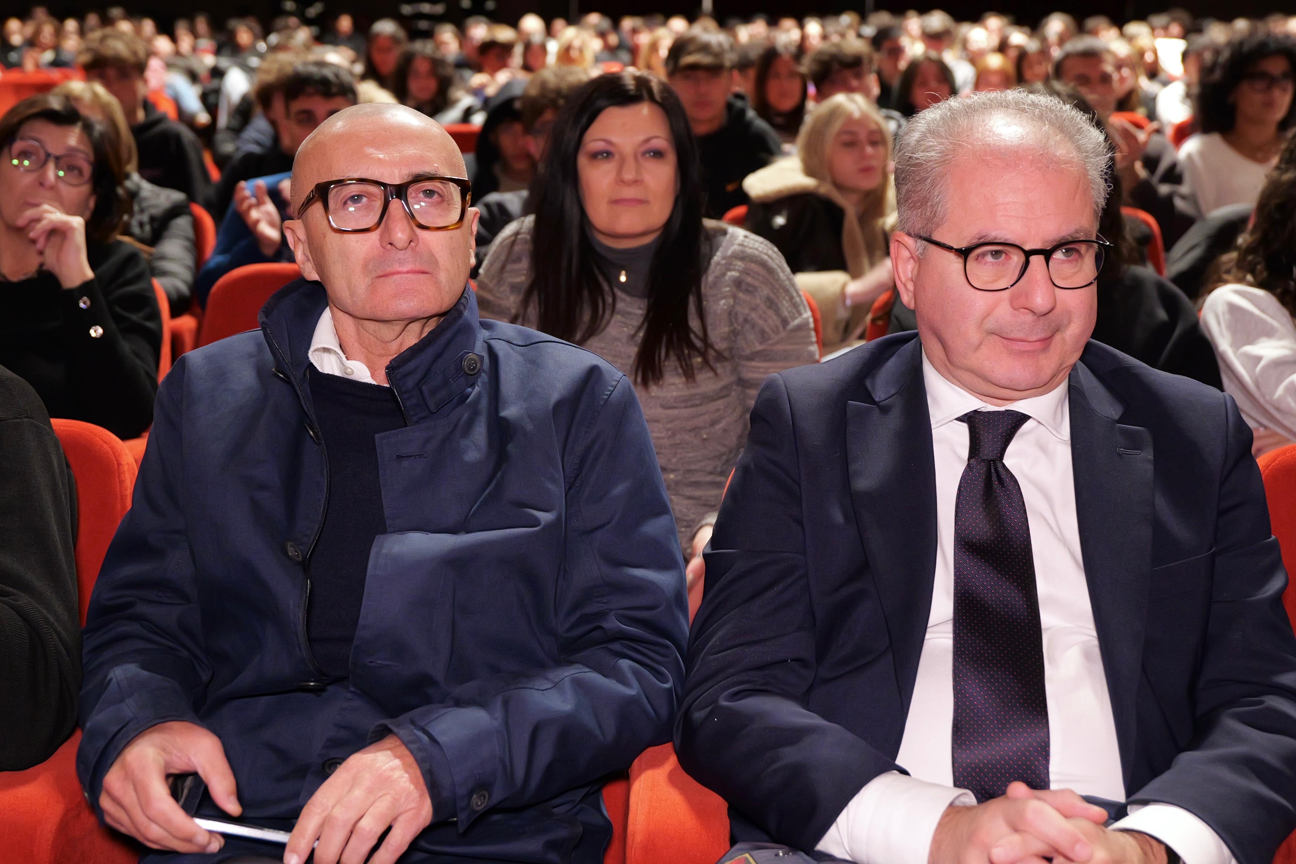 Galleria Donazione degli organi, il presidente Emiliano a Brindisi per l’evento conclusivo del progetto “Il dono a scuola” - Diapositiva 7 di 8