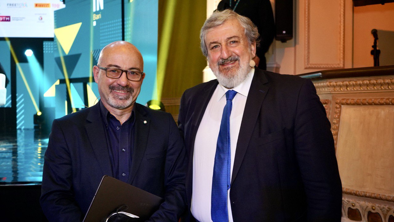 Galleria Emiliano a Sky tg24 live in Bari: “Pnrr, il progetto di bandiera della Puglia è Taranto città dell’idrogeno” - Diapositiva 11 di 16