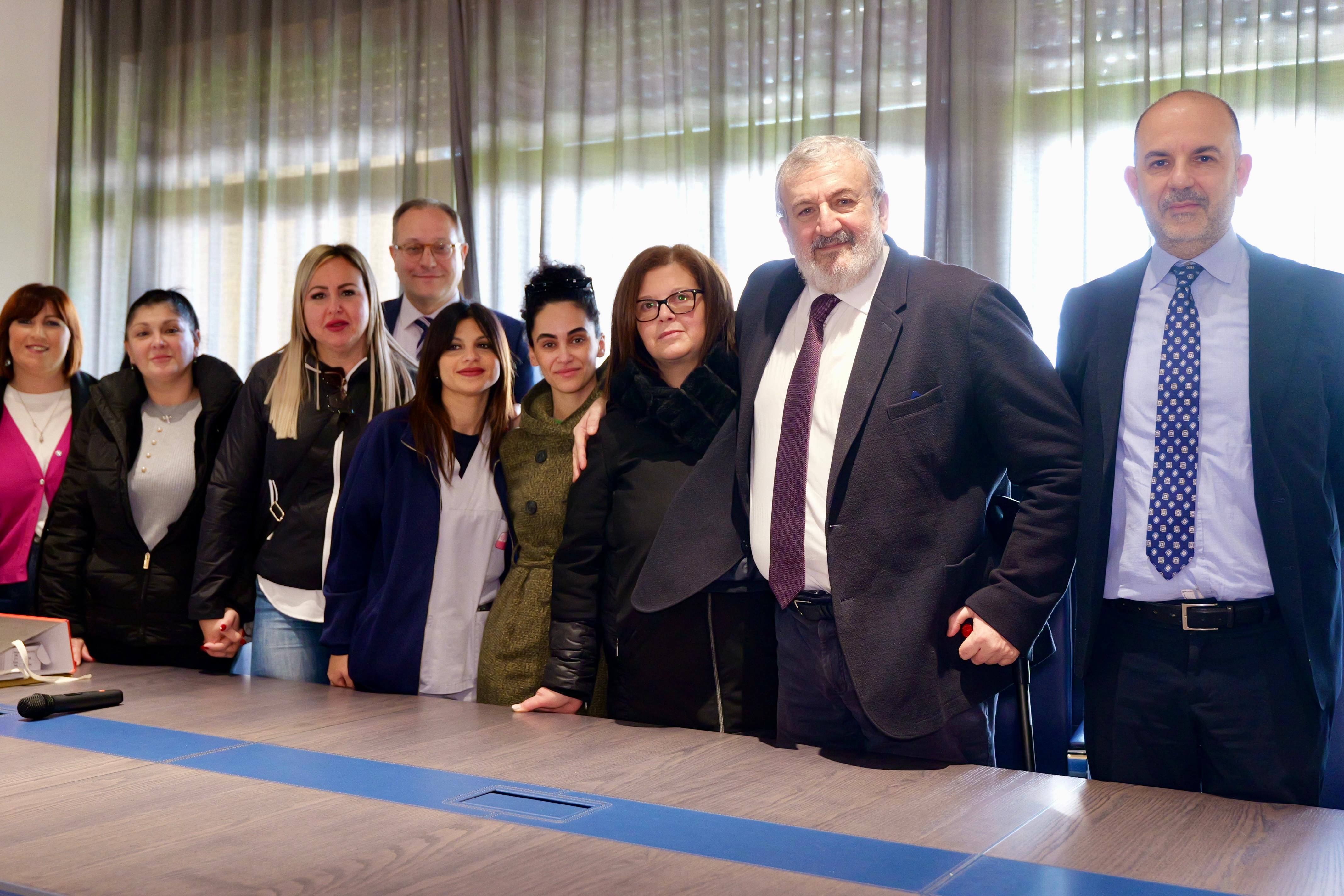Galleria ASL BRINDISI, EMILIANO A FIRMA CONTRATTI SANITASERVICE E ALL’OSPEDALE PERRINO PER NUOVI APPARECCHI DI MEDICINA NUCLEARE E RADIOTERAPIA - Diapositiva 18 di 22