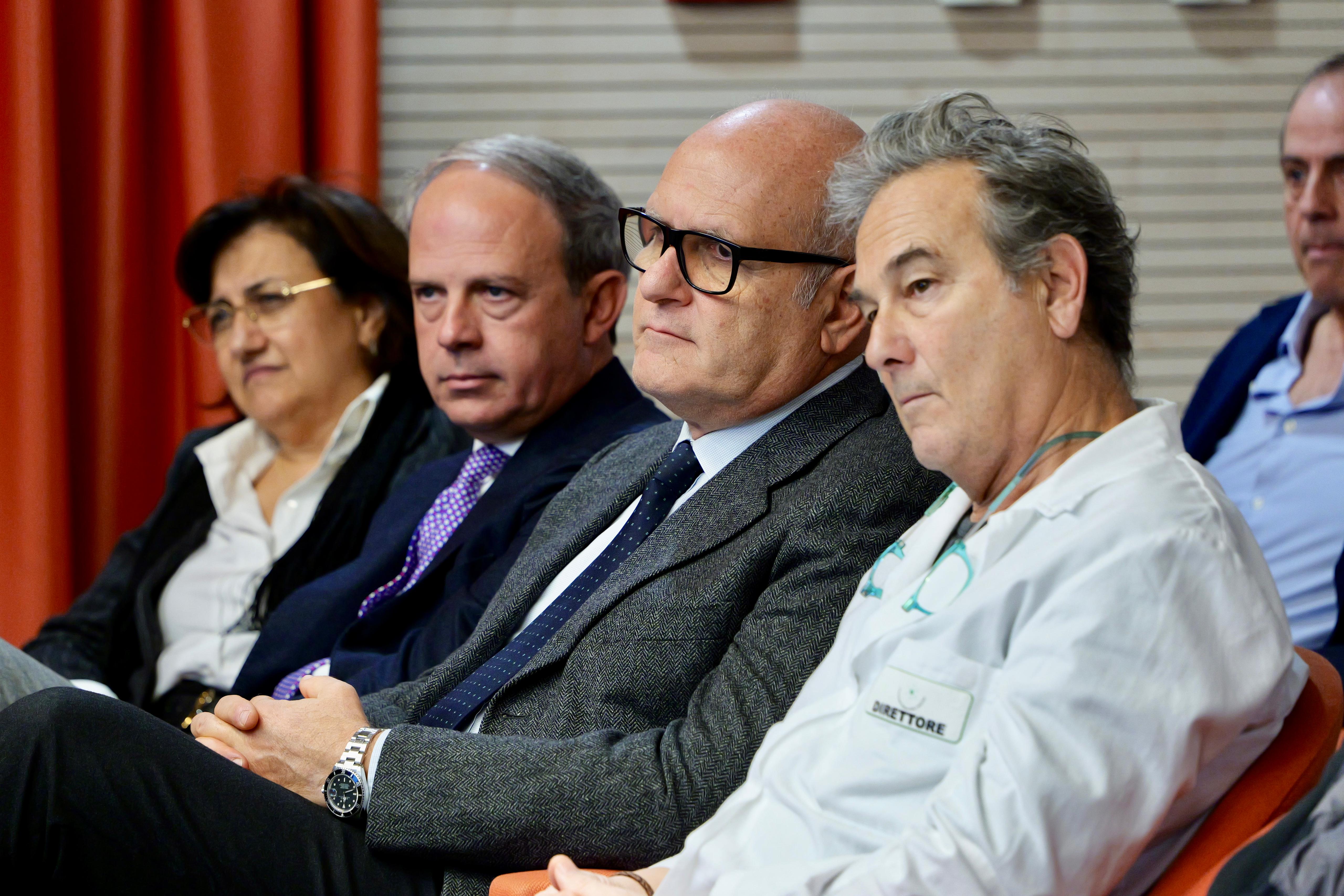 Galleria IL PRESIDENTE EMILIANO ALLA RIUNIONE DELL’UNITÀ DI COORDINAMENTO DELLA RETE ONCOLOGICA PUGLIESE: “PUNTARE ANCORA DI PIÙ SUI CENTRI DI ORIENTAMENTO” - Diapositiva 12 di 14