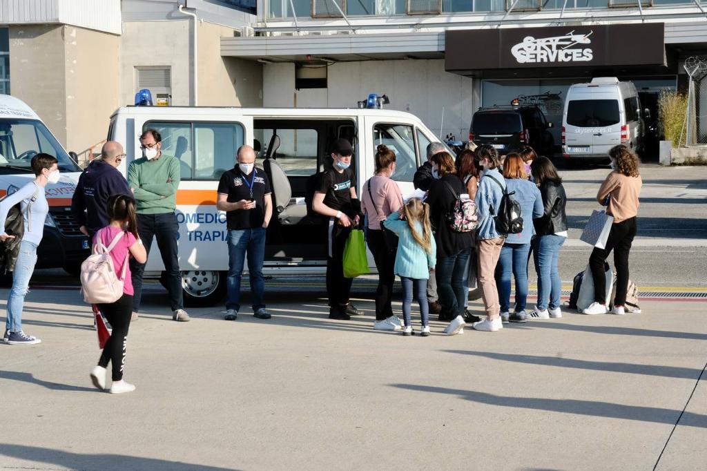 Galleria Ucraina, missione pugliese di salvataggio: arrivati a Bari 12 rifugiati, tra cui otto bambini - Diapositiva 4 di 21