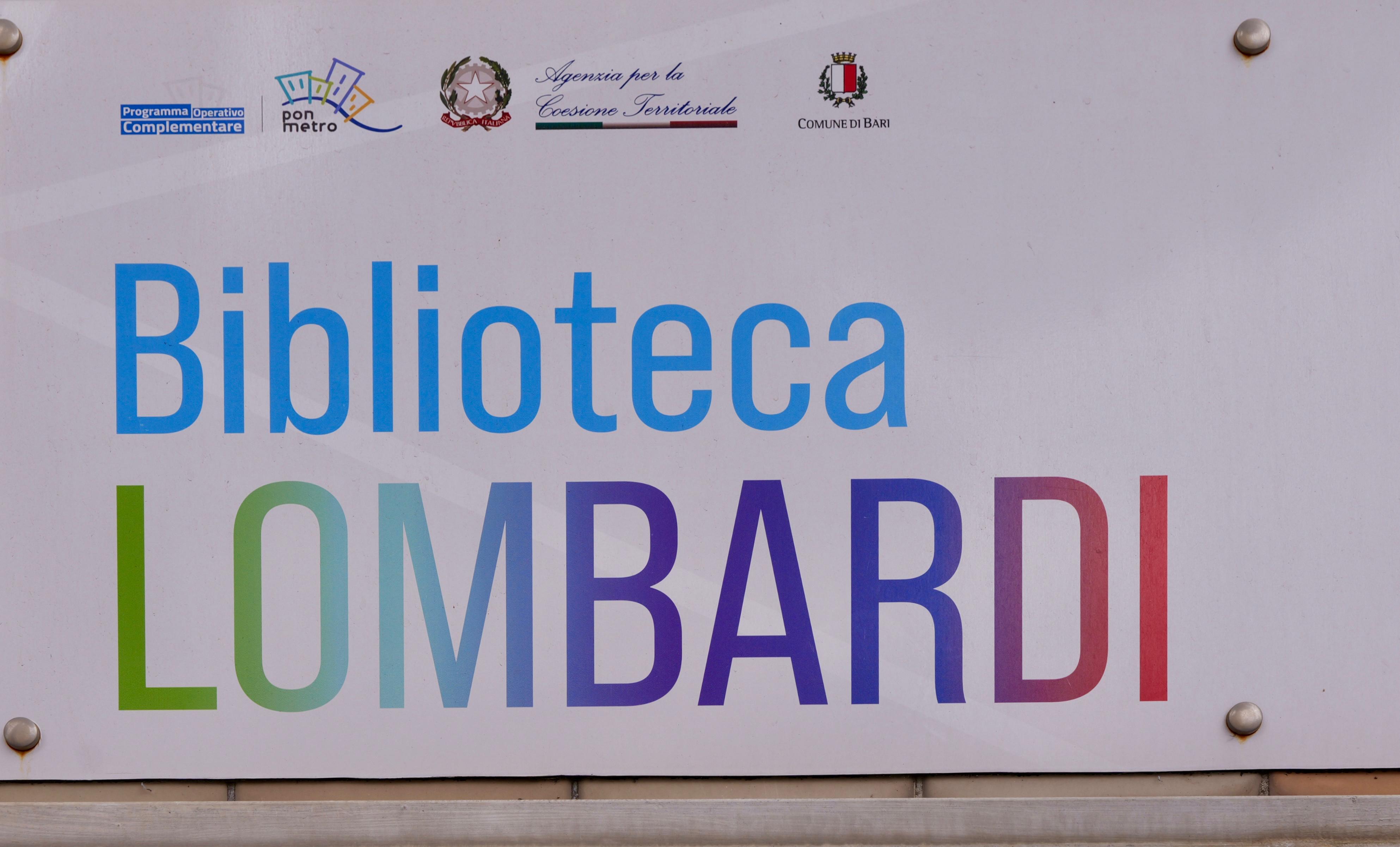 Galleria BARI, EMILIANO ALLA BIBLIOTECA LOMBARDI DEL SAN PAOLO: “ANTIMAFIA SOCIALE SIGNIFICA FAR VIVERE I QUARTIERI, OFFRENDO SERVIZI E DIRITTI AI RESIDENTI” - Diapositiva 6 di 11