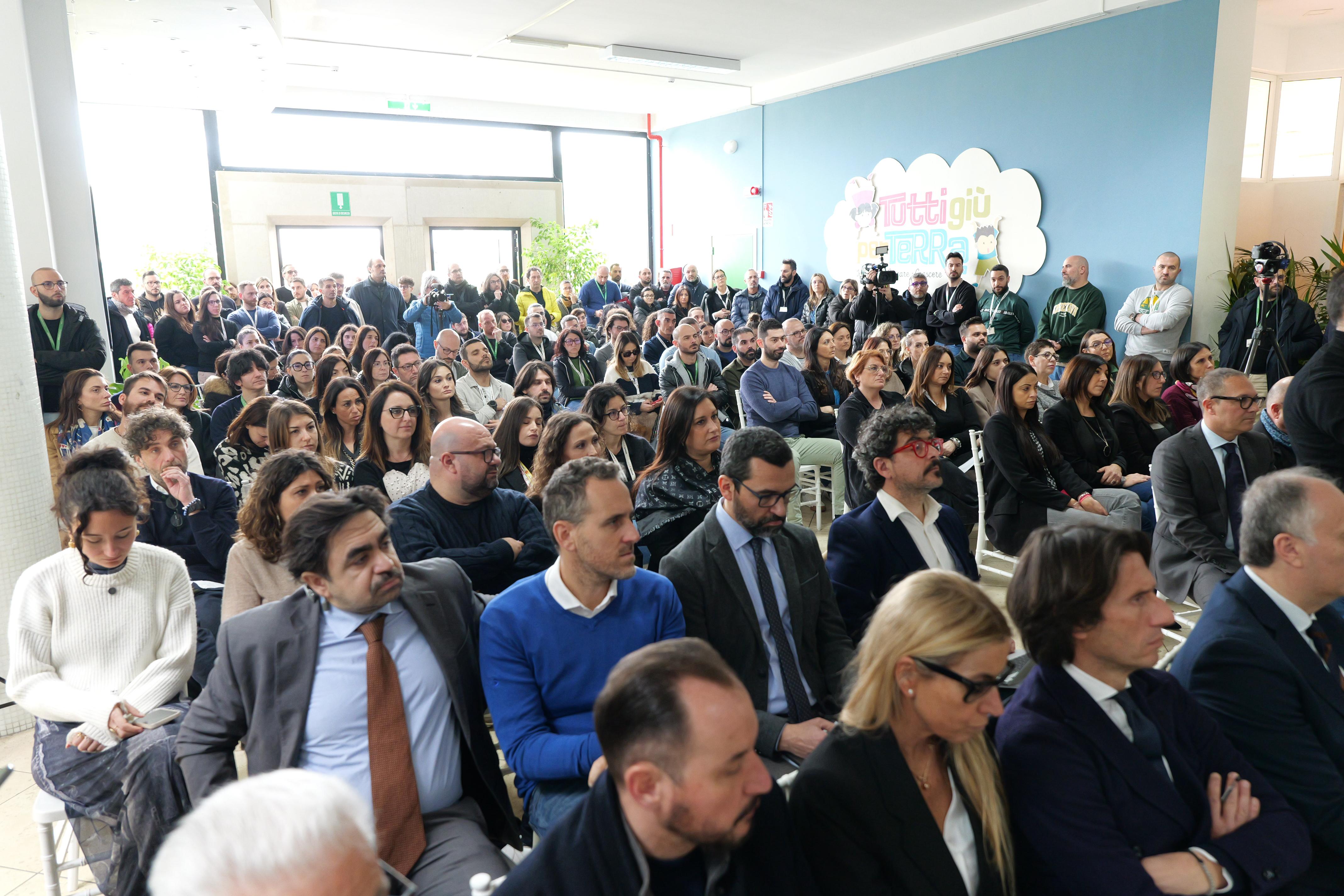 Galleria La tecnologia salva i posti di lavoro: Network Contacts e Regione Puglia evitano i 280 licenziamenti - Diapositiva 6 di 18