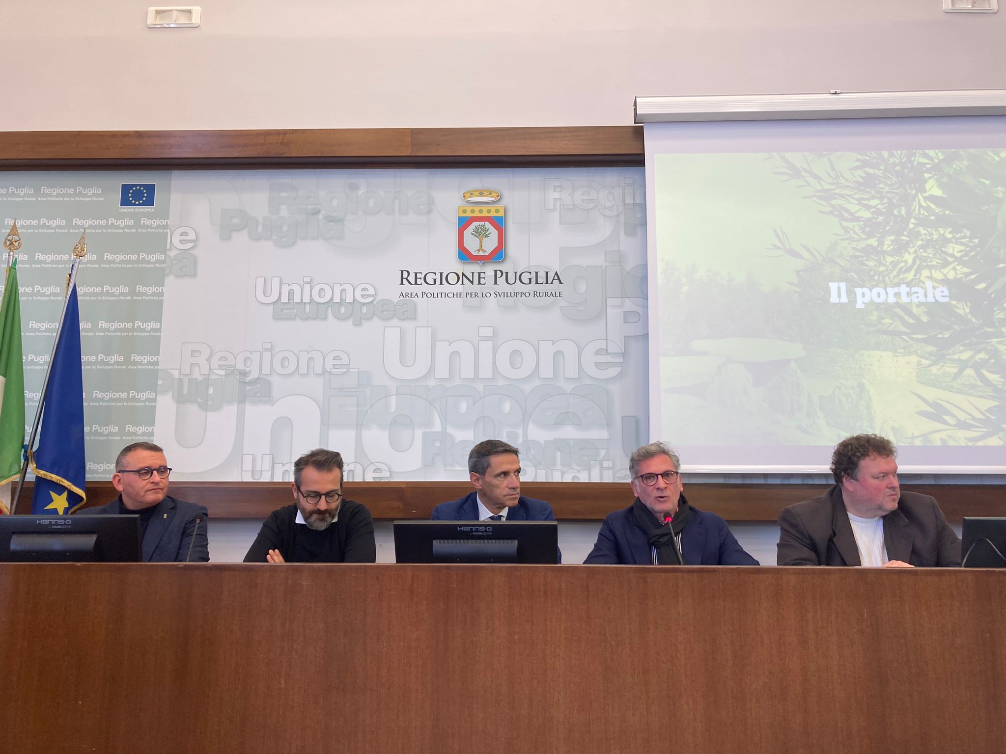 Galleria Le Città dell’Olio di Puglia al Salone degli extravergine d’oliva di Trieste dal 10 al 12 marzo 2023 - Diapositiva 1 di 4