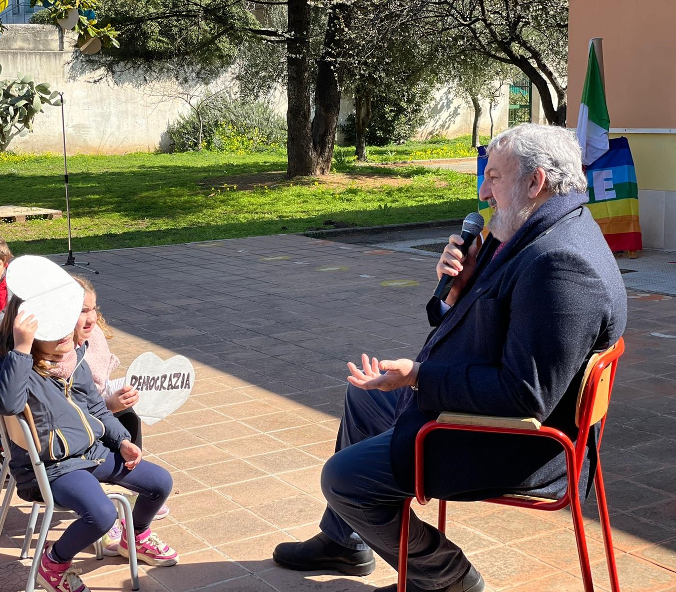 Galleria Emiliano partecipa al laboratorio di Costituzione con i bambini della scuola dell’infanzia “Lascito Ranieri” di Bari - Diapositiva 7 di 13