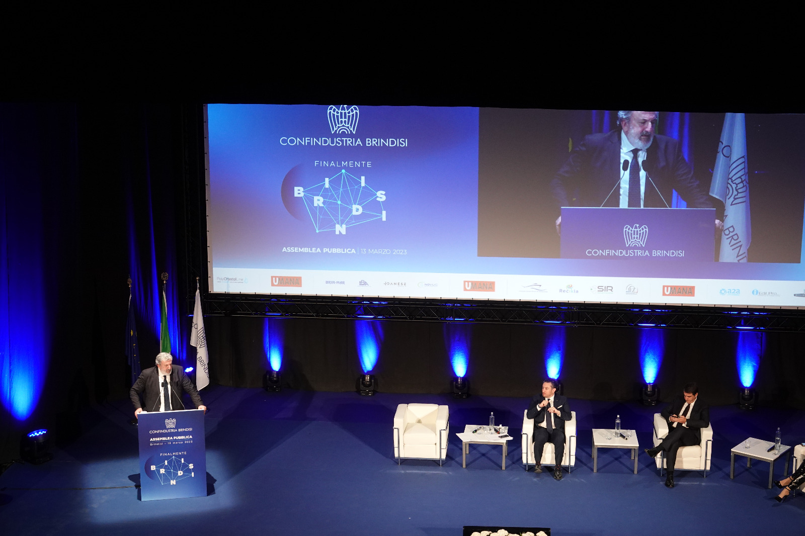 Galleria EMILIANO ALL’ASSEMBLEA DI CONFINDUSTRIA BRINDISI: “LE SOLE RISORSE EUROPEE NON BASTANO, IL GOVERNO PROVVEDA CON SOLLECITUDINE A STANZIARE I FONDI FSC PER NON VANIFICARE GLI SFORZI COMPIUTI IN QUESTI ANNI DALLA PUGLIA” - Diapositiva 5 di 7