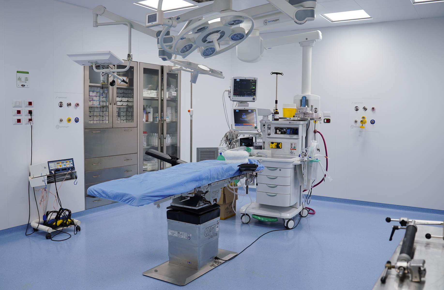 Galleria Emiliano a inaugurazione nuovo Blocco Operatorio&nbsp; dell’Ospedale San Paolo: 6 sale operatorie, più moderne e sicure - Diapositiva 2 di 6