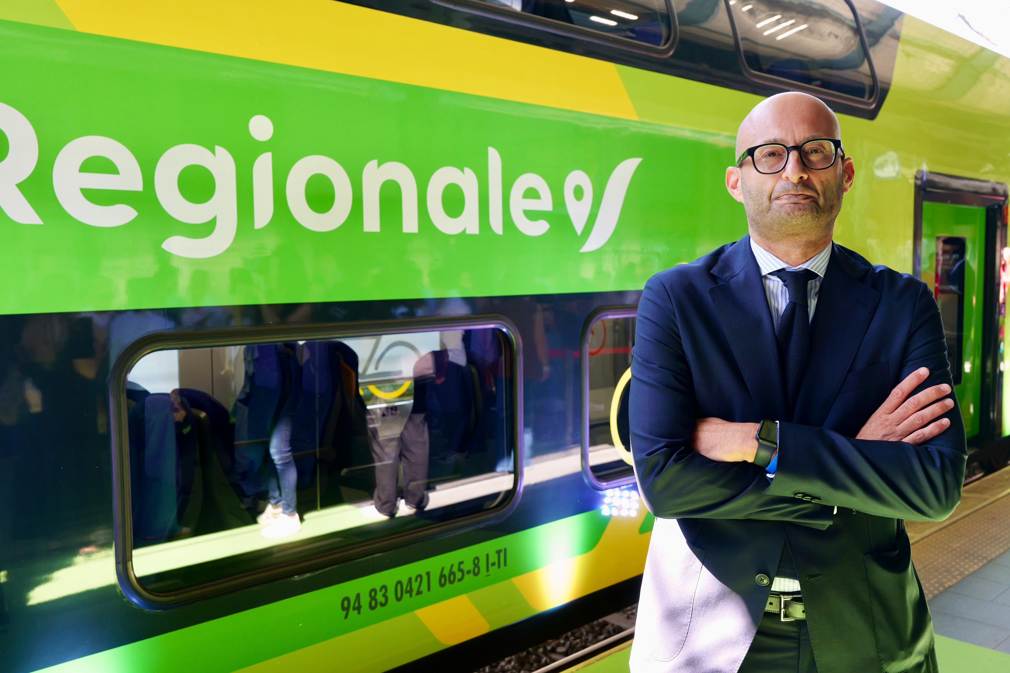 Galleria Trasporti, Ciliento: “La flotta interamente rinnovata del Regionale di Trenitalia dimostra la volontà della Regione di investire in un TPL sicuro, efficiente e sostenibile” - Diapositiva 4 di 13