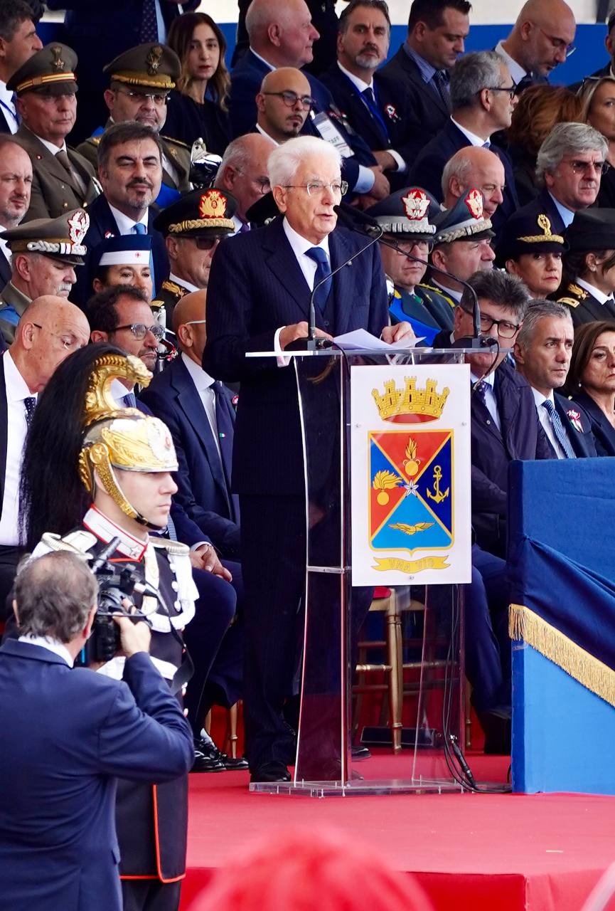 Galleria IL PRESIDENTE EMILIANO ALLE CELEBRAZIONI PER IL GIORNO DELL’UNITÀ NAZIONALE E LA FESTA DELLE FORZE ARMATE CON IL PRESIDENTE MATTARELLA - Diapositiva 5 di 12