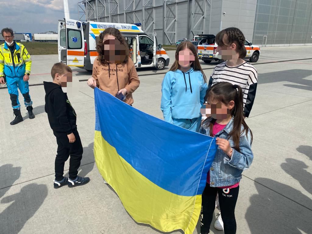 Galleria Ucraina, missione pugliese di salvataggio: arrivati a Bari 12 rifugiati, tra cui otto bambini - Diapositiva 5 di 21