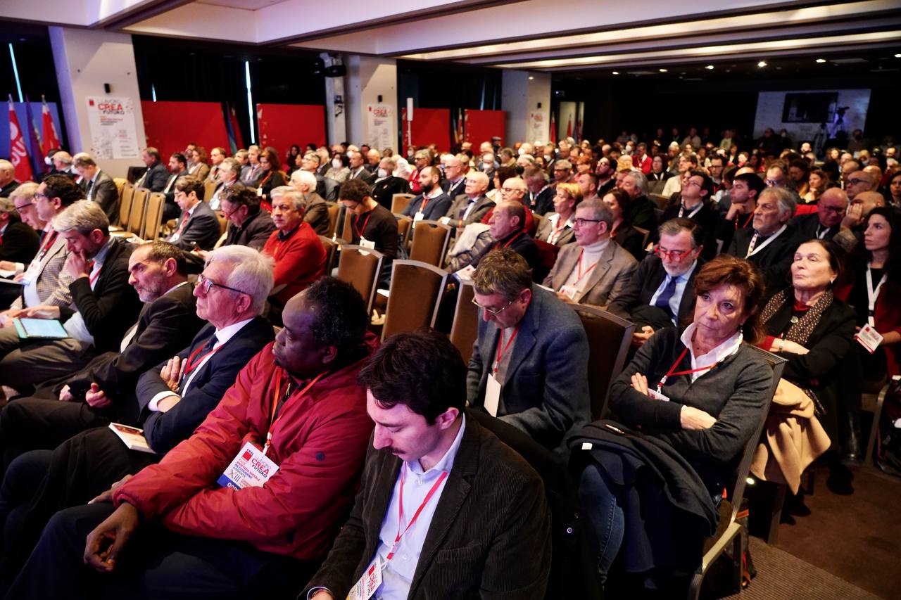 Galleria Il presidente Emiliano al XIII Congresso della Cgil Puglia - Diapositiva 2 di 9