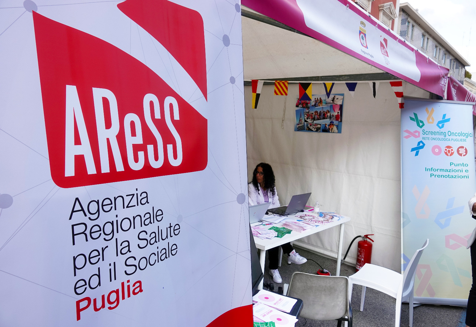 Galleria LA REGIONE PUGLIA AL “VILLAGGIO DELLA SALUTE”  PER LA “RACE FOR THE CURE” - Diapositiva 5 di 9