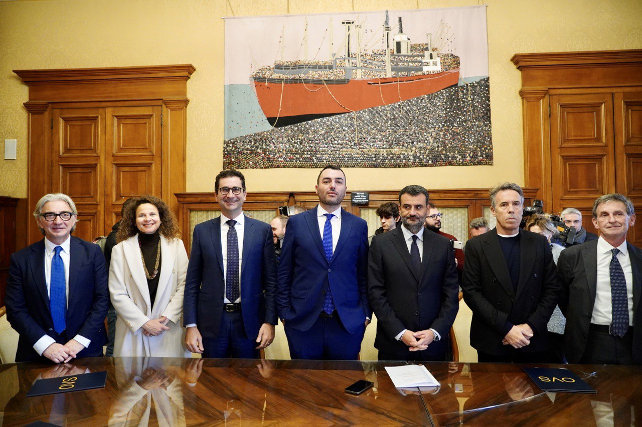 Galleria GRUPPO OVS INVESTE IN PUGLIA PER REALIZZARE UN POLO DI INNOVAZIONE TECNOLOGICA E UN CENTRO EVOLUTO  PER IL RIUTILIZZO DEI CAPI IN OTTICA DI ECONOMIA CIRCOLARE - Diapositiva 4 di 5