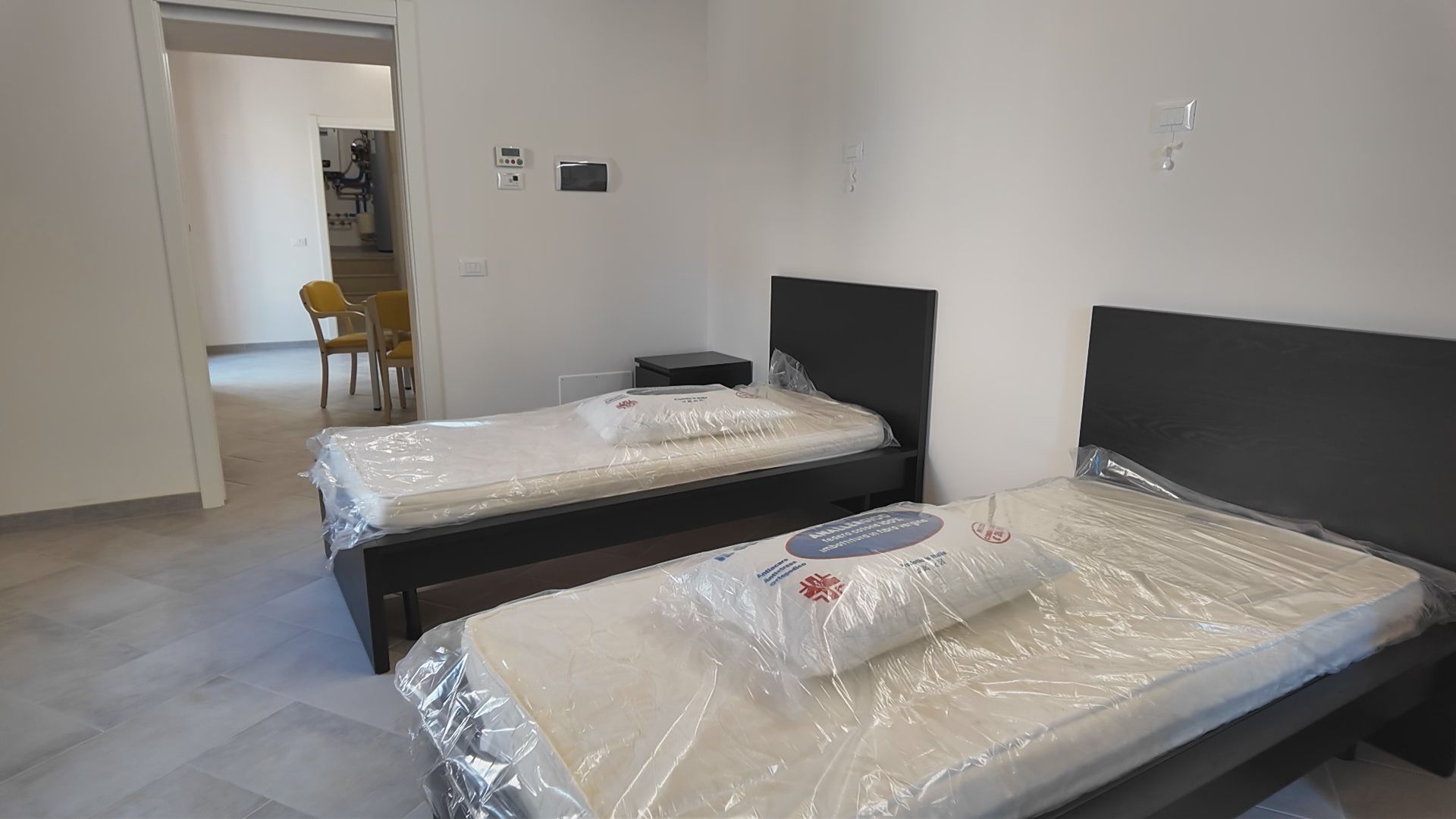 Galleria EMILIANO, CON PIEMONTESE E BARONE, ALL’INAUGURAZIONE DI UNA CASA ALLOGGIO PER PERSONE DIVERSAMENTE ABILI A SAN NICANDRO GARGANICO: “LA REGIONE È AL FIANCO DELLE CITTÀ PUGLIESI” - Diapositiva 7 di 8