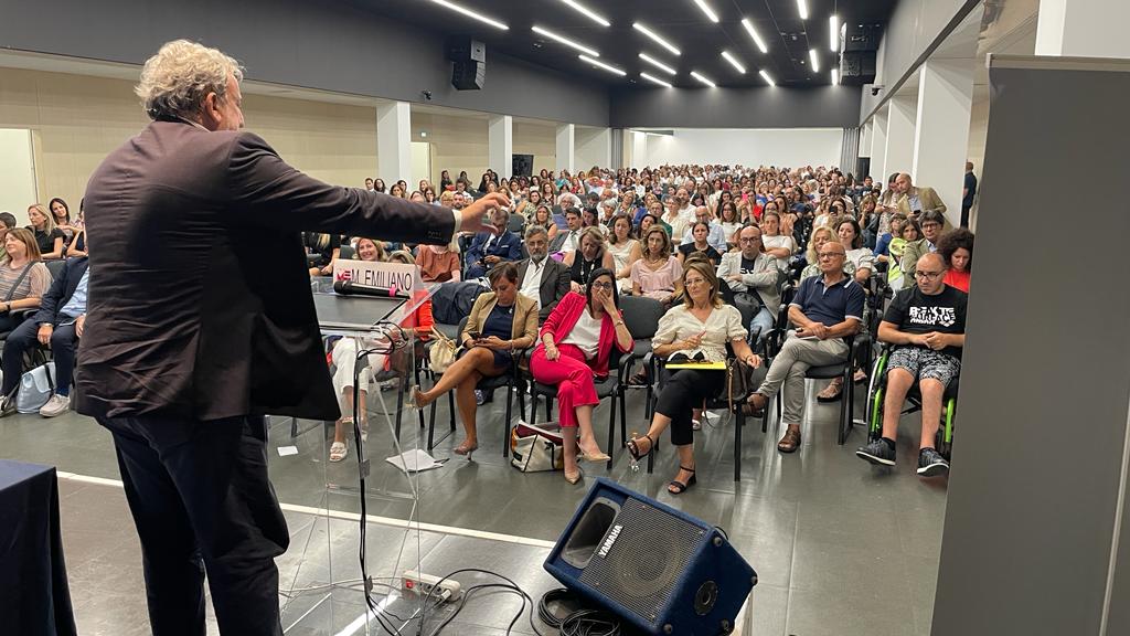 Galleria FdL 2023. Il presidente Emiliano al convegno sul welfare al Sud e sul ruolo del servizio sociale - Diapositiva 1 di 12