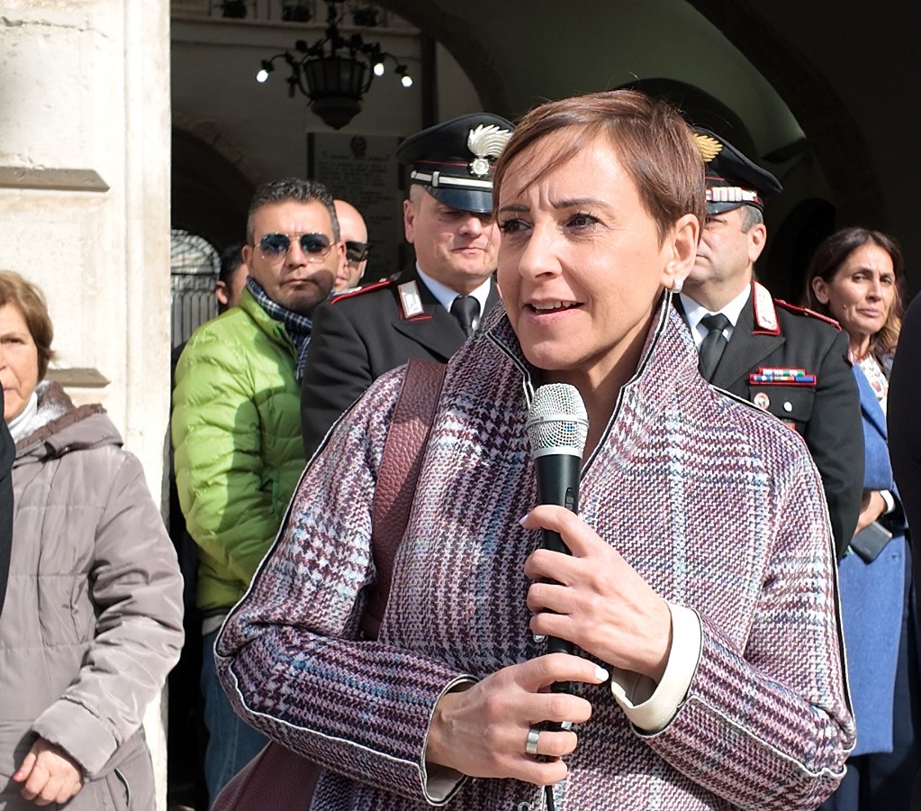 Galleria EMILIANO, CON PIEMONTESE E BARONE, ALL’INAUGURAZIONE DI UNA CASA ALLOGGIO PER PERSONE DIVERSAMENTE ABILI A SAN NICANDRO GARGANICO: “LA REGIONE È AL FIANCO DELLE CITTÀ PUGLIESI” - Diapositiva 1 di 8