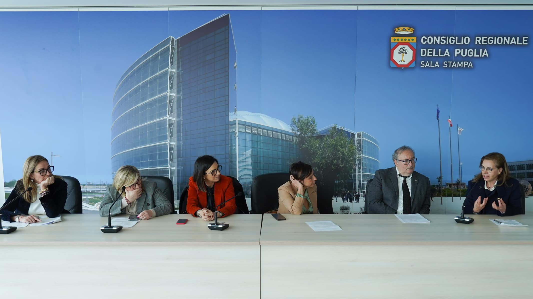 Galleria Le iniziative dell’Assessorato al Welfare sul potenziamento degli sportelli per l’autismo nelle sei Scuole Polo regionali e gli interventi rivolti alle persone con spettro autistico - Diapositiva 4 di 8