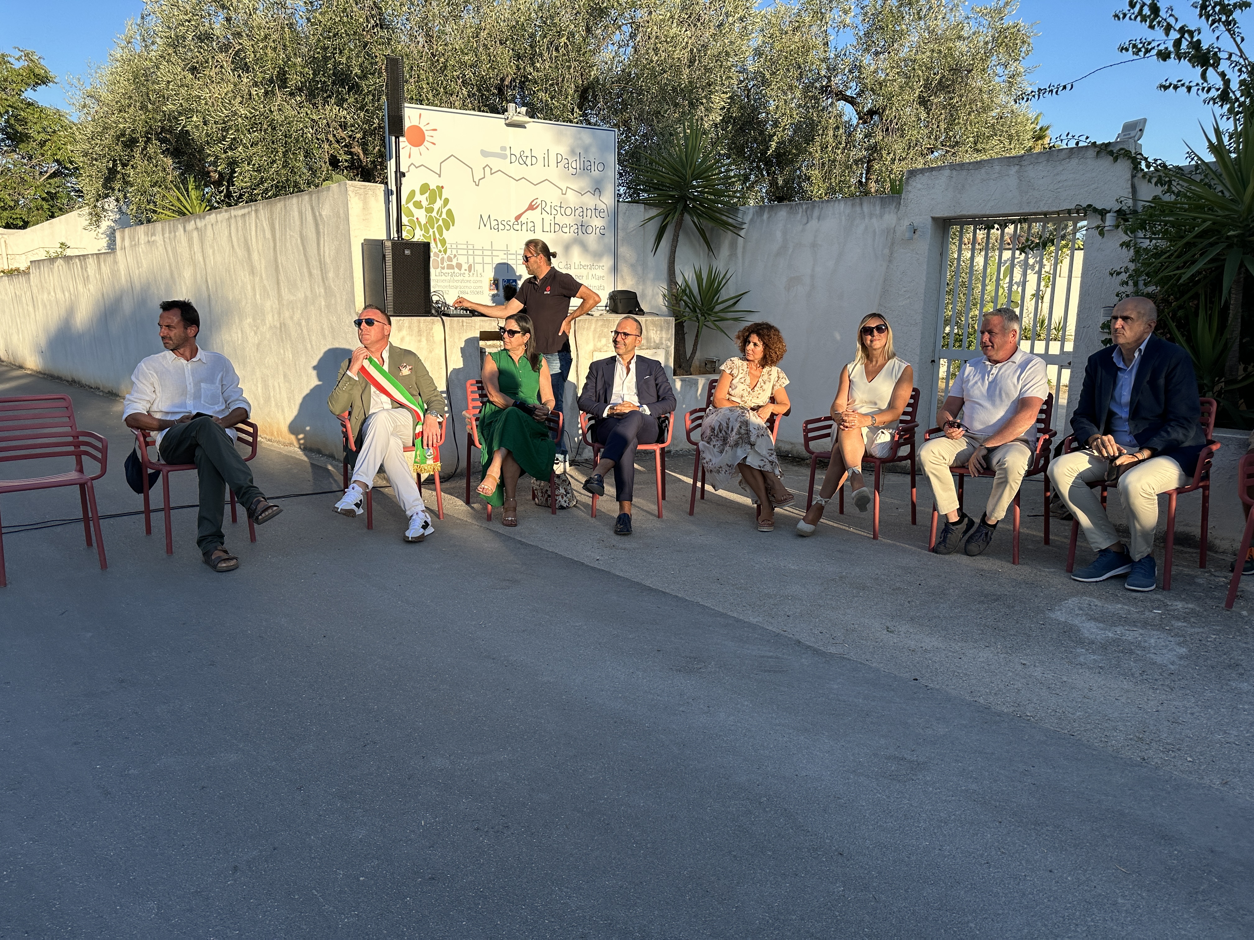 Galleria Prima pietra per il servizio fognario nella piana di Mattinata - Diapositiva 6 di 8