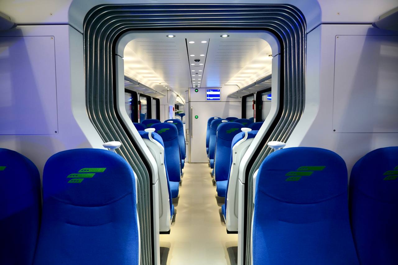 Galleria FAL, INAUGURATI A BARI 4 NUOVI TRENI:  PARCO MEZZI RINNOVATO AL 100% - Diapositiva 15 di 15