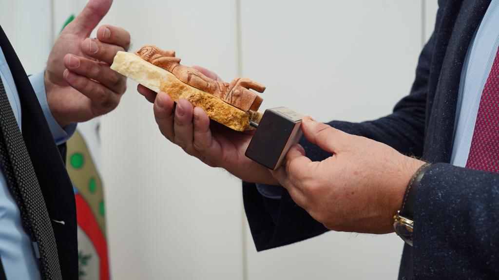 Galleria EMILIANO E DELLI NOCI RICEVONO IL MINISTRO DELLE INFRASTRUTTURE E L'AMBASCIATORE DEL KOSOVO: “RAFFORZARE I RAPPORTI DI COLLABORAZIONE TRA LA PUGLIA E IL PIÙ GIOVANE PAESE D’EUROPA” - Diapositiva 5 di 15