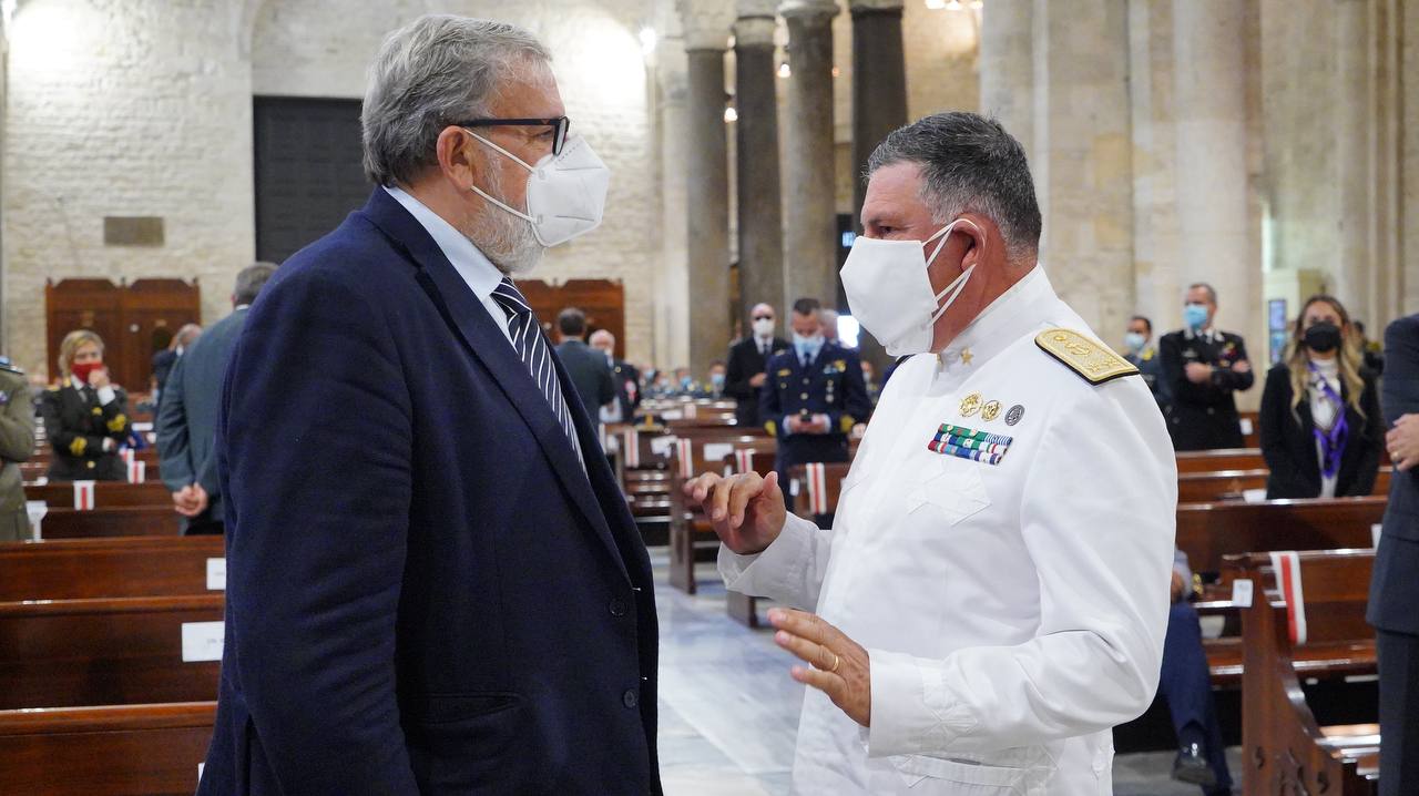 Galleria EMILIANO OGGI ALLE CELEBRAZIONI DELLA GUARDIA DI FINANZA - Diapositiva 9 di 11