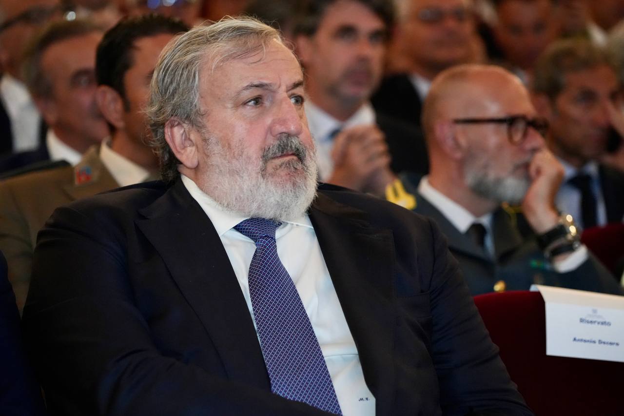 Galleria EMILIANO ALL’ASSEMBLEA GENERALE DI CONFINDUSTRIA BARI-BAT: “IL SISTEMA PUGLIA HA CONSENTITO DI RAGGIUNGERE RISULTATI TRA I MIGLIORI D’ITALIA” - Diapositiva 11 di 11