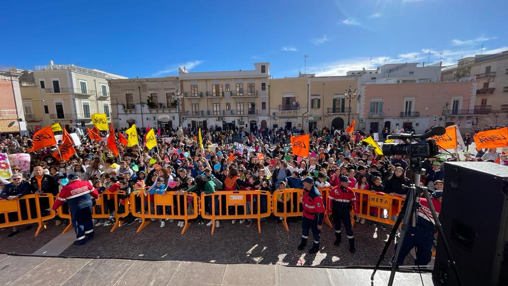 Galleria IL PRESIDENTE EMILIANO ALLA MANIFESTAZIONE DI LIBERA A MANFREDONIA: “QUI PER DIRE CHE LA CITTÀ NON È SOLA” - Diapositiva 2 di 9