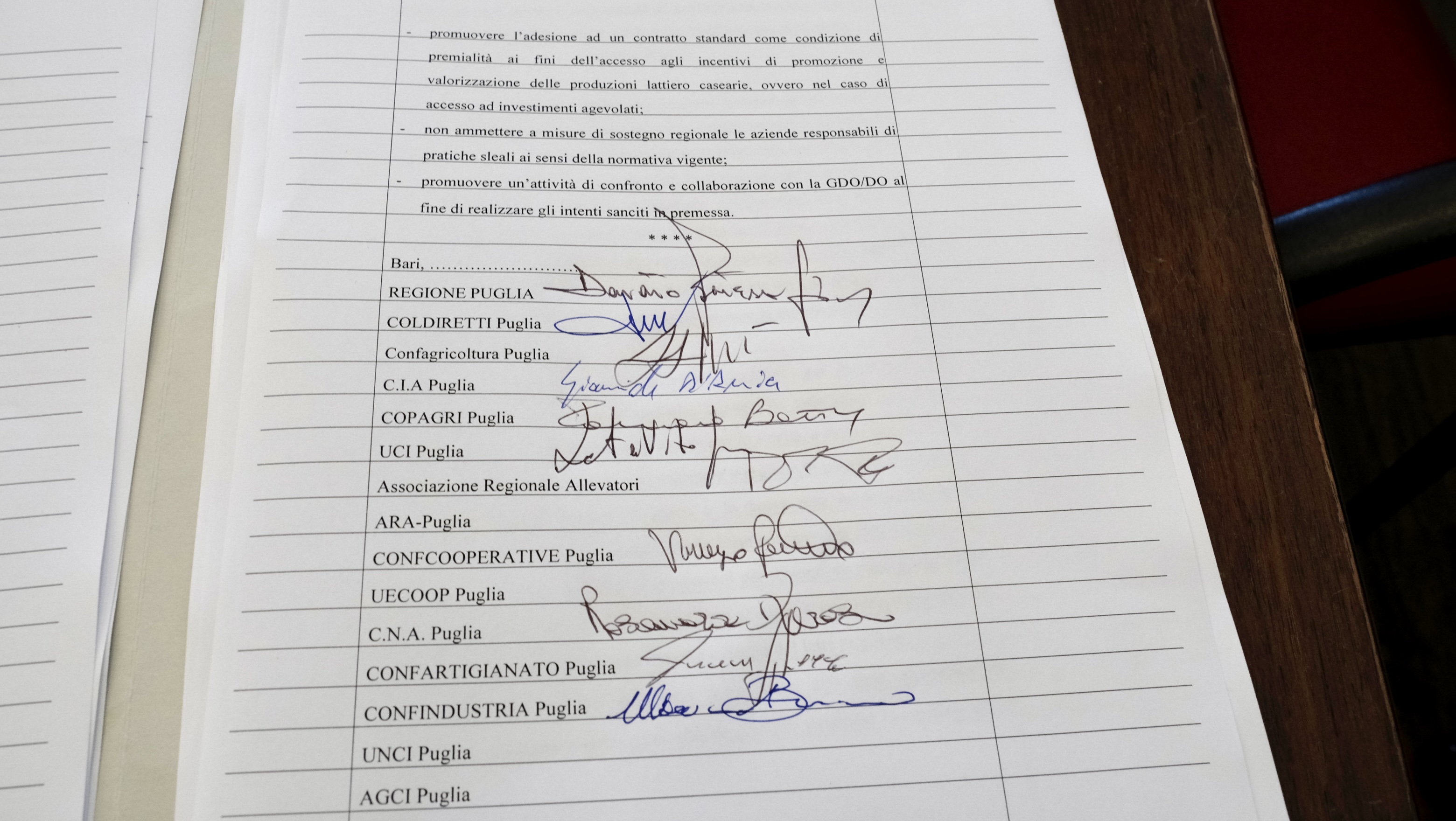 Galleria LATTIERO-CASEARIO: SIGLATO IL PROTOCOLLO D’INTESA PER LA VALORIZZAZIONE DEL SETTORE, PENTASSUGLIA: “UN PASSO STORICO NEL SEGNO DELLA RESPONSABILIZZAZIONE DI TUTTI GLI ATTORI DELLA FILIERA” - Diapositiva 3 di 6