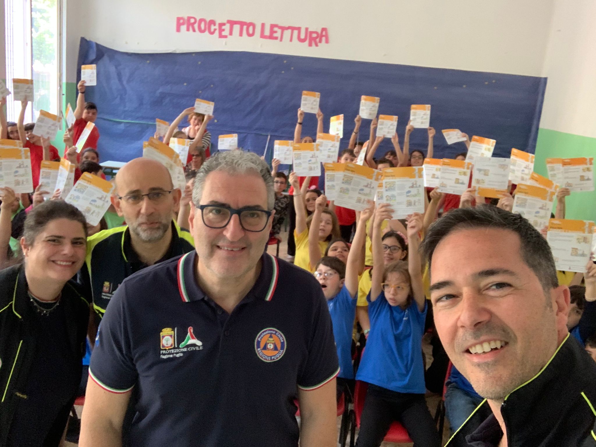 Galleria La Protezione Civile entra nelle scuole: incontro con alunni e docenti dell’istituto comprensivo “Armando Diaz” di Laterza - Diapositiva 2 di 7