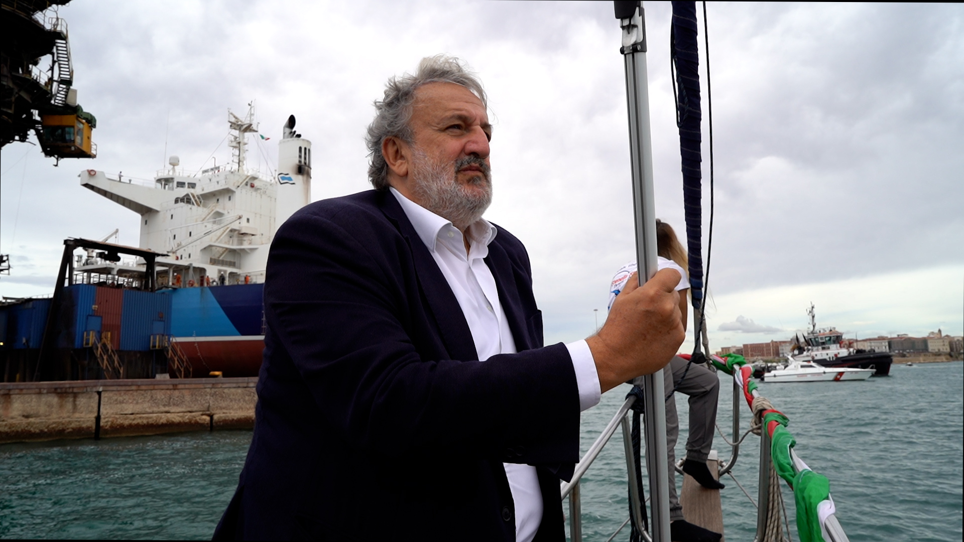 Galleria Taranto, il presidente Emiliano alla cerimonia in memoria dei caduti sul lavoro - Diapositiva 7 di 10