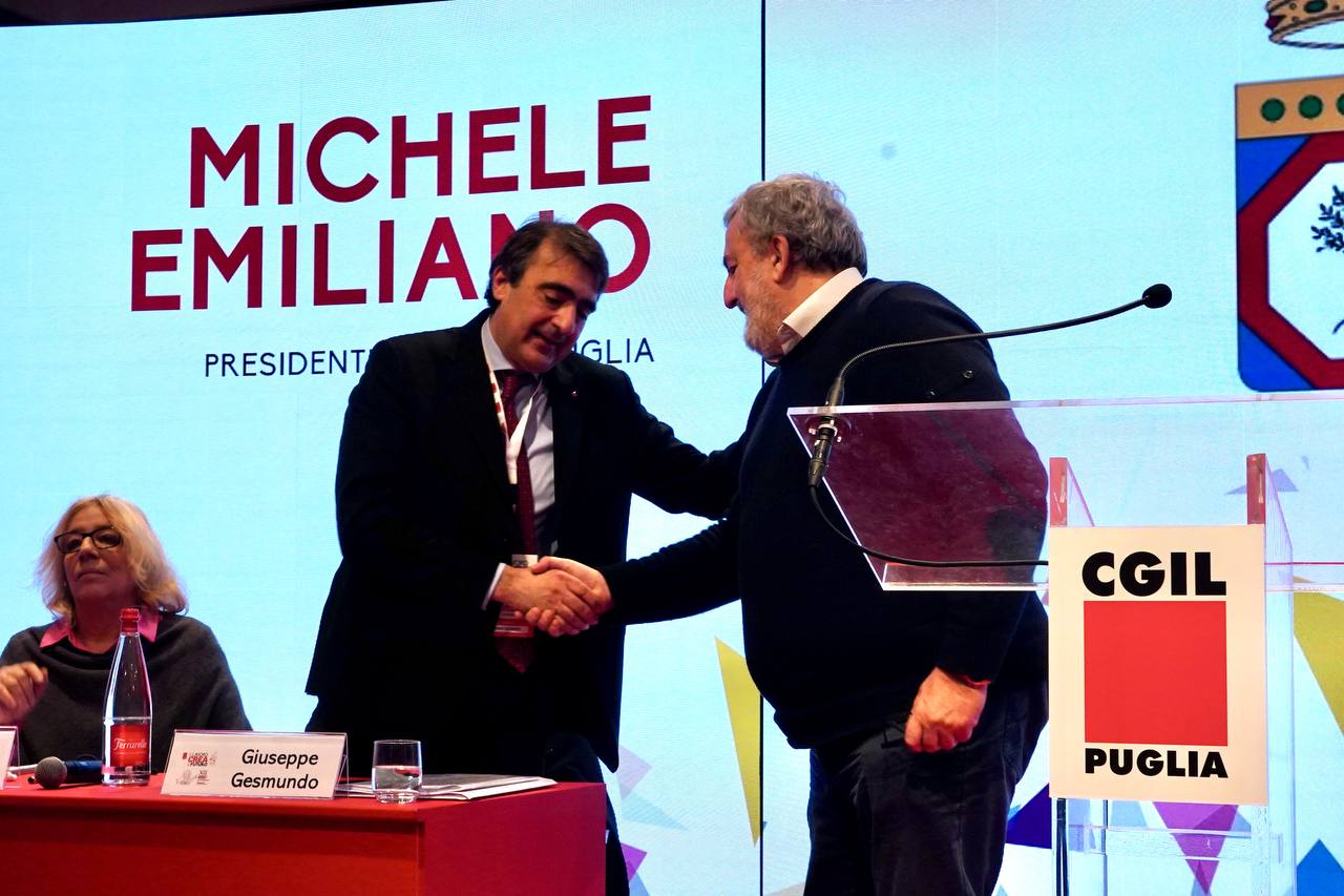 Galleria Il presidente Emiliano al XIII Congresso della Cgil Puglia - Diapositiva 8 di 9