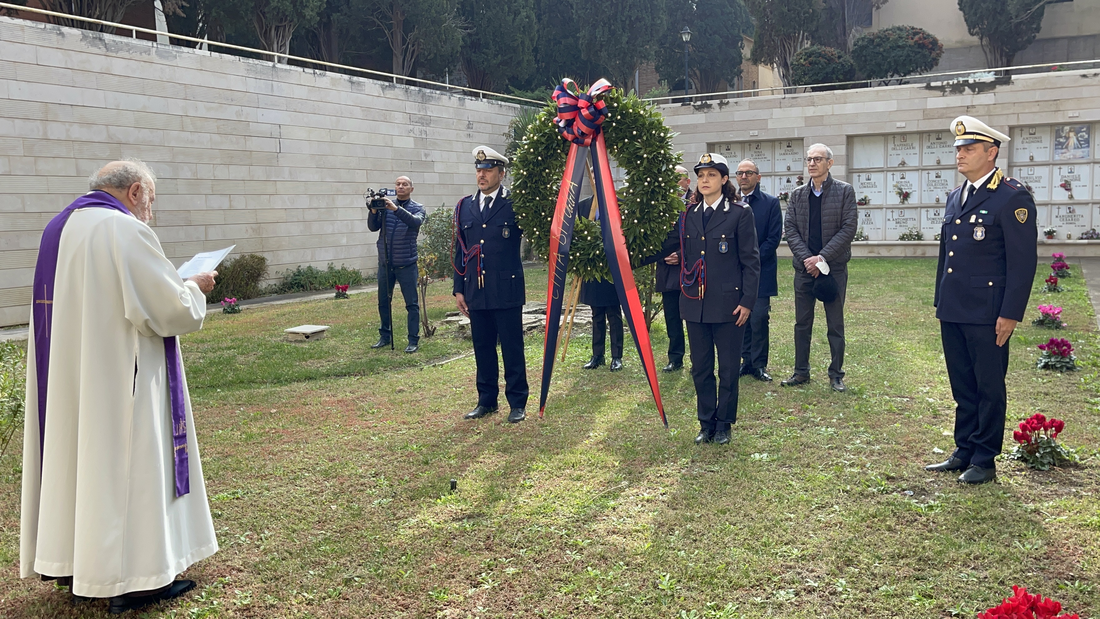 Galleria Piemontese ricorda le vittime del crollo di viale Giotto a Foggia - Diapositiva 2 di 2