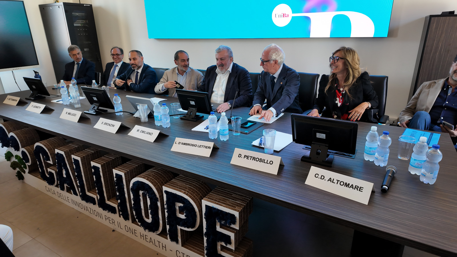 Galleria IL PRESIDENTE EMILIANO A TARANTO PER L’INAUGURAZIONE DEL NUOVO CORSO UNIBA DI FARMACIA: “LA REGIONE PUGLIA È PRONTA A SOSTENERE QUESTA NUOVA FACOLTÀ COME PER MEDICINA” - Diapositiva 3 di 4