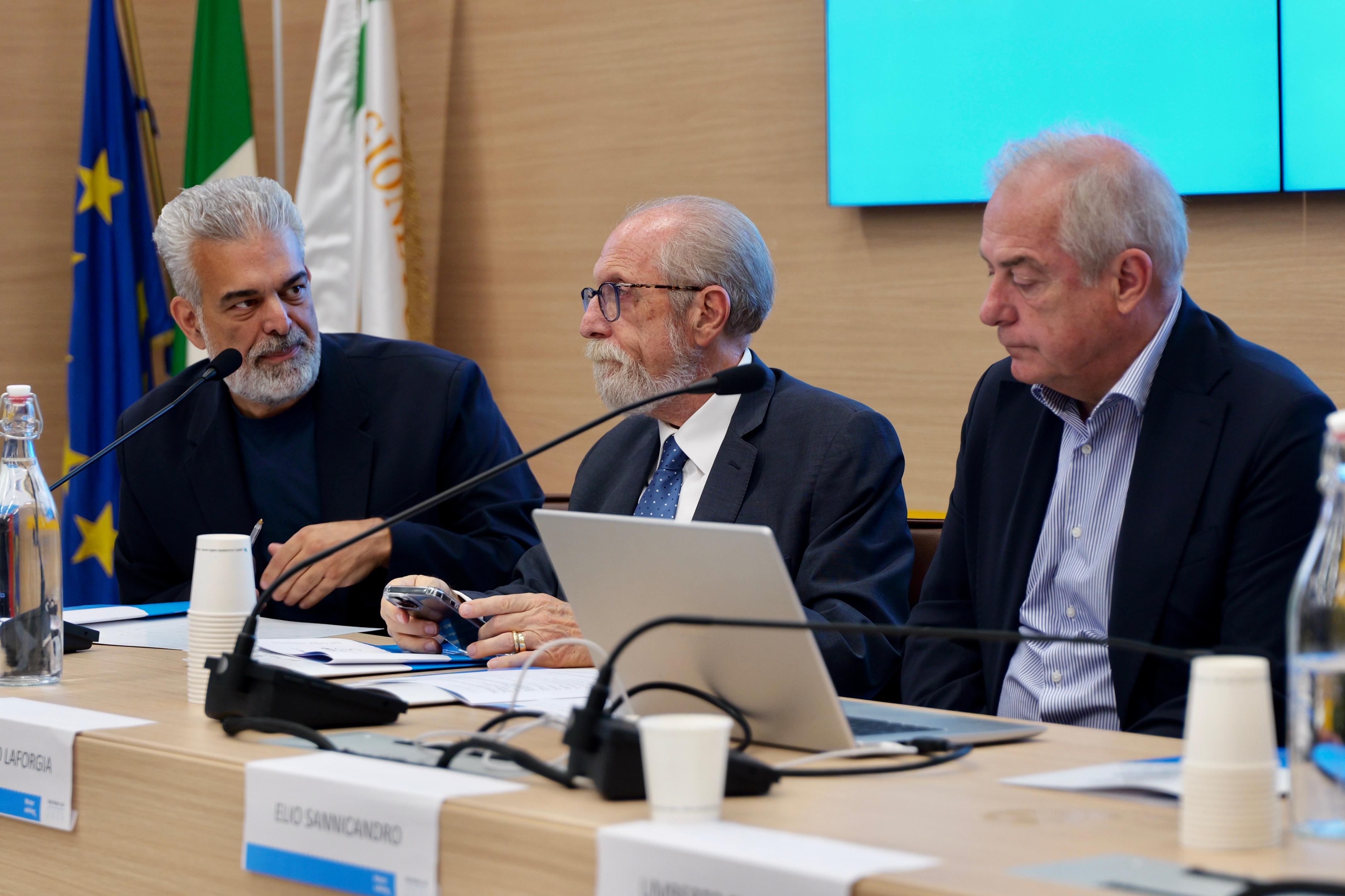 Galleria MED WATER LAB 2025: La Puglia guida la sfida per un futuro idrico sostenibile nel Mediterraneo - Diapositiva 1 di 7