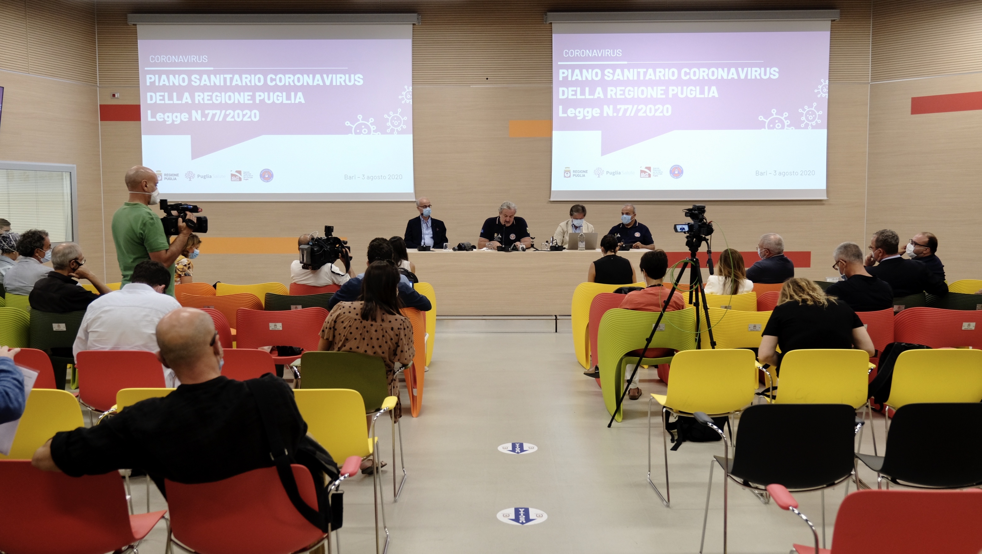 Galleria Presidente Regione e Montanaro presentano il nuovo Piano Ospedaliero della Regione Puglia - Diapositiva 11 di 11