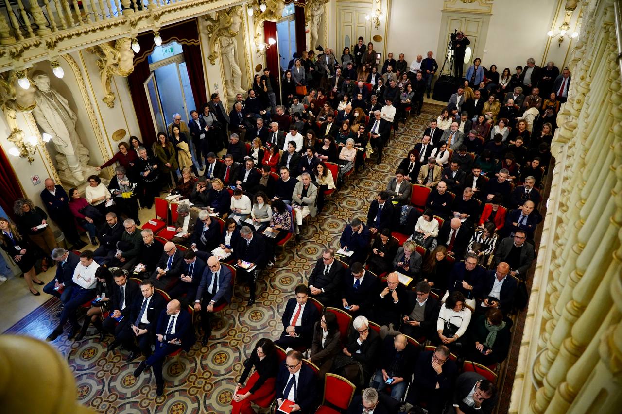 Galleria L’Europa ti cambia la vita: presentata la programmazione regionale della Puglia dei fondi UE Fesr e Fse+ 2021-2027 - Diapositiva 1 di 11