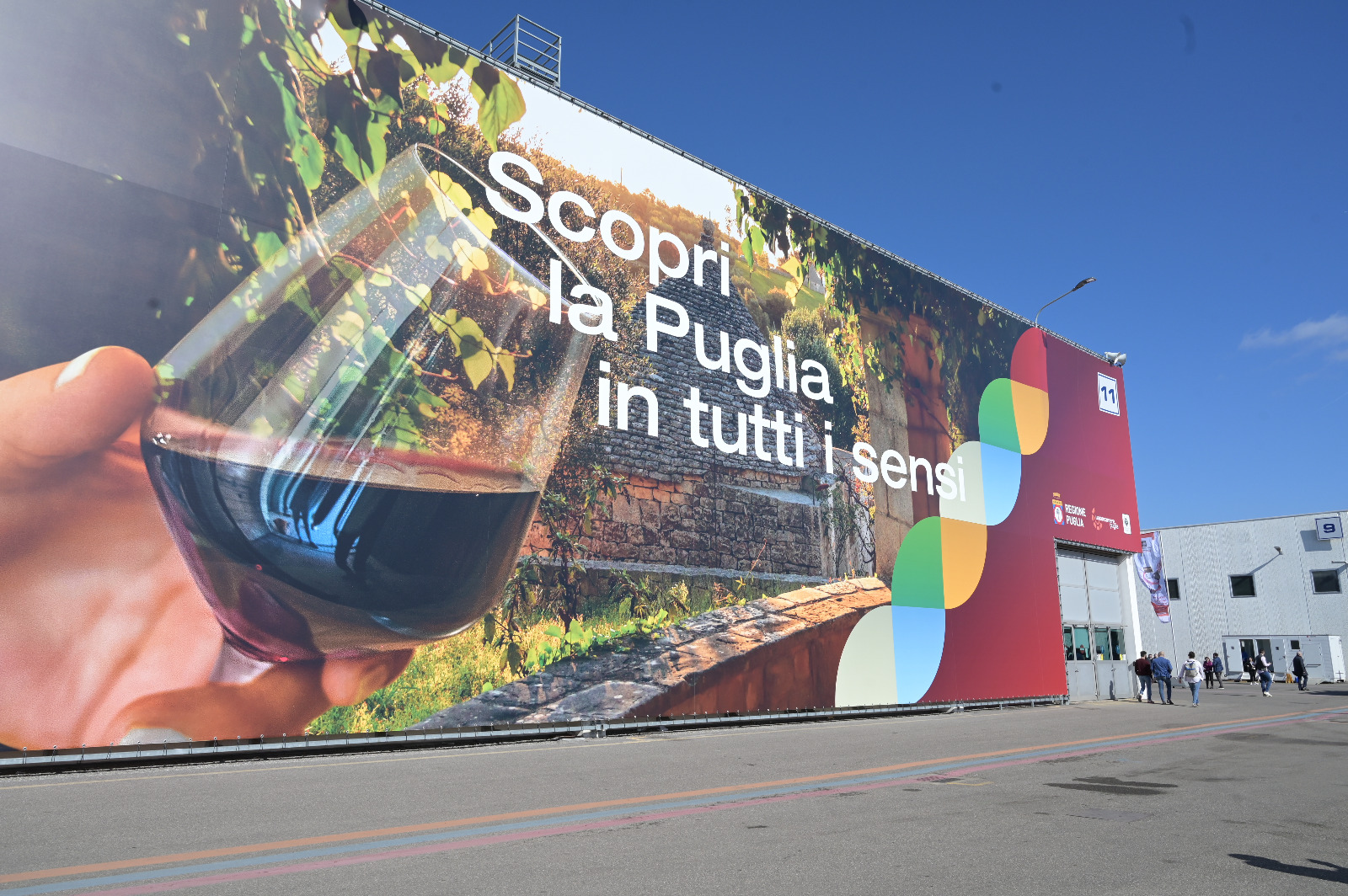 Galleria Taglio del nastro della Puglia al Vinitaly 2023, Pentassuglia: “Manteniamo alto il livello del nostro settore vitivinicolo, specialmente sui mercati internazionali” - Diapositiva 8 di 13