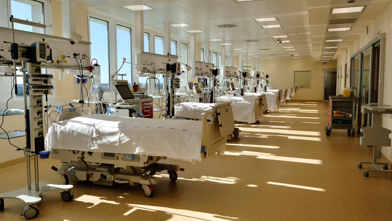 Galleria Potenziamento della rete ospedaliera. Attivati sedici posti di terapia intensiva respiratoria Covid al Dea “V. Fazzi” - Diapositiva 9 di 19